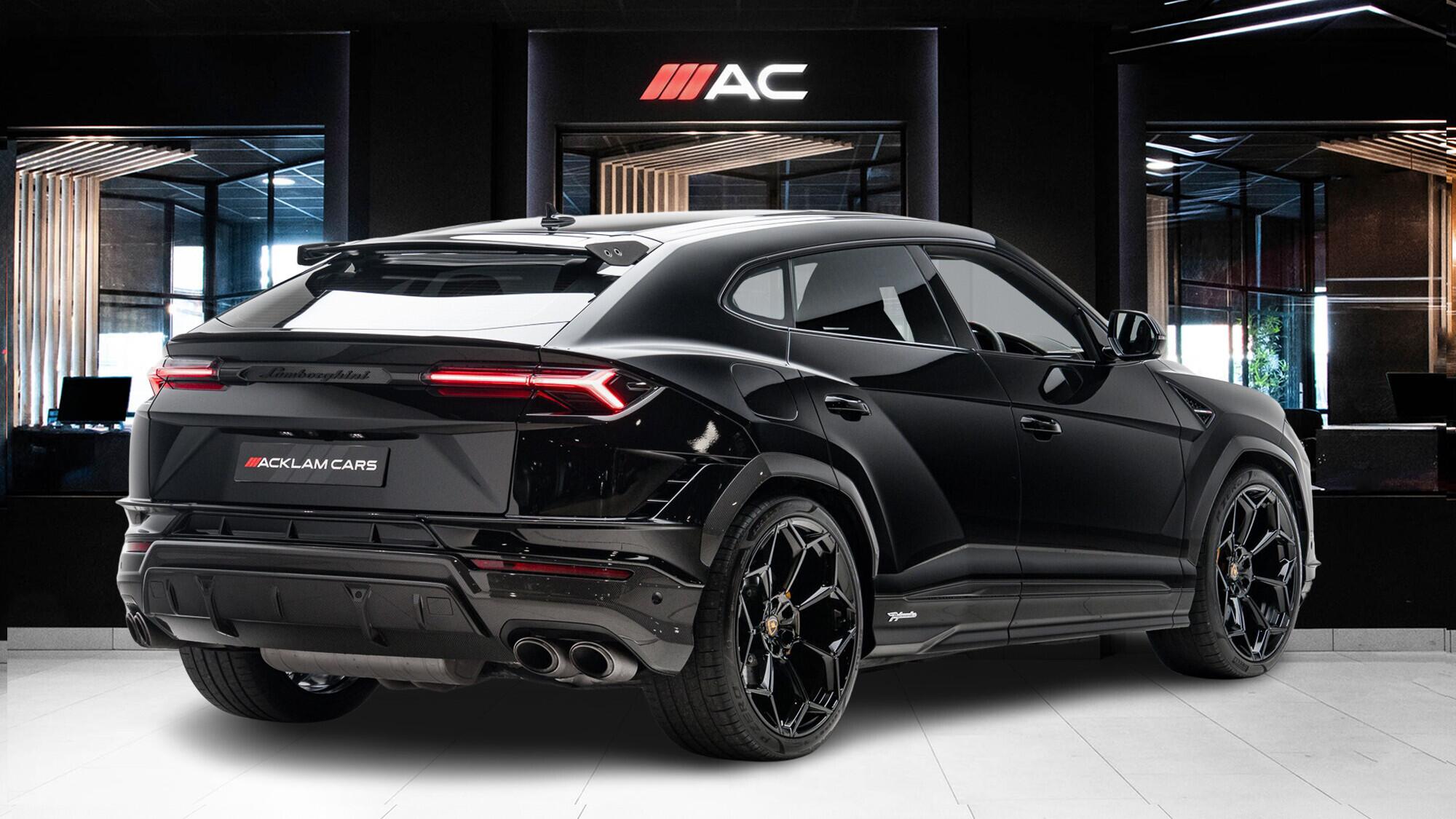 Lamborghini Urus view 4