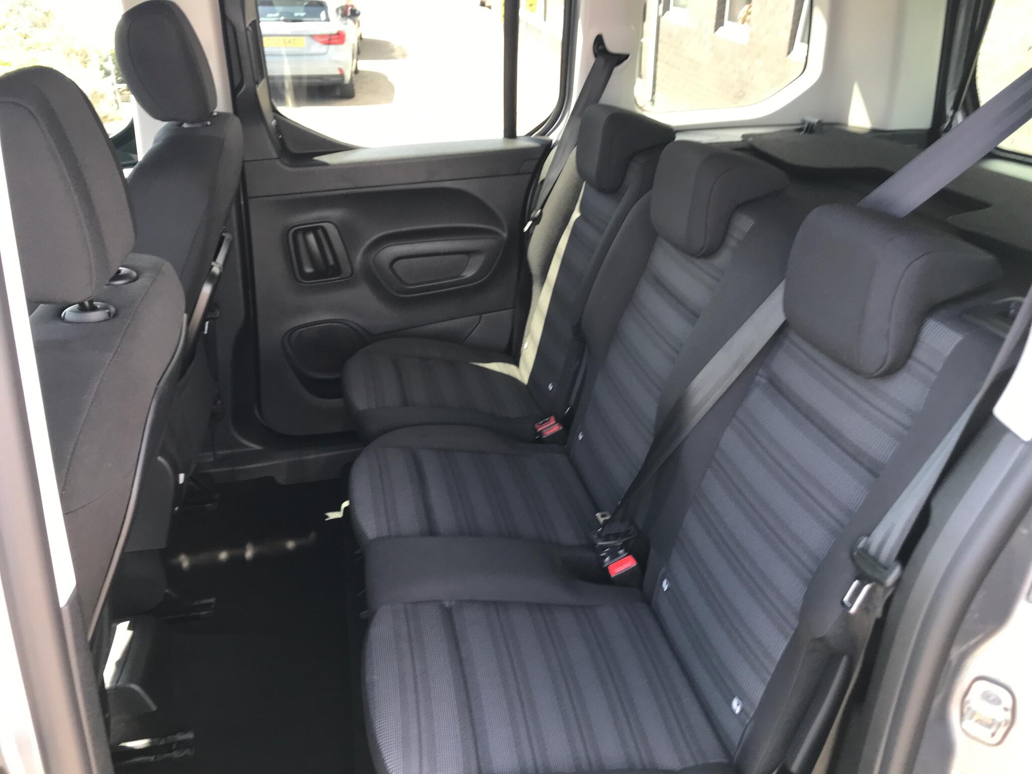 Vauxhall Combo Life Electric view 14