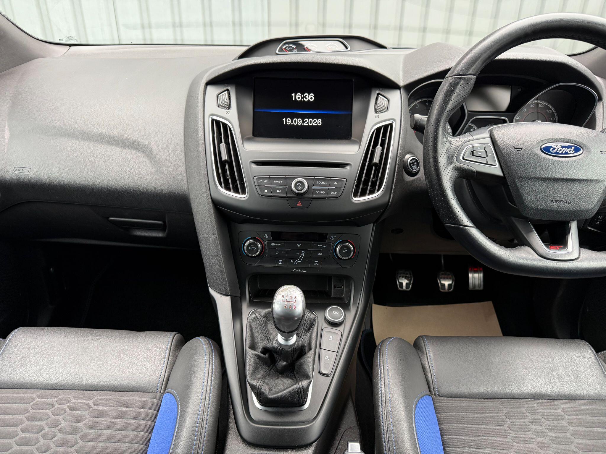 Ford Focus view 25