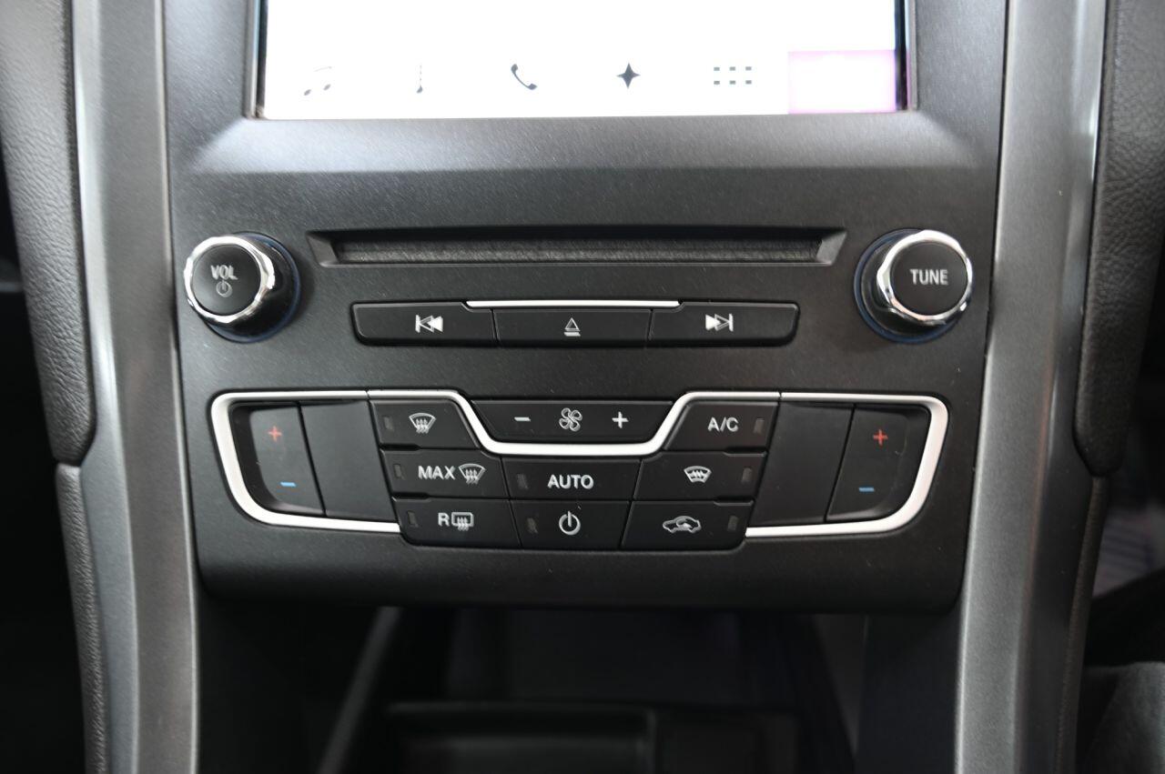 Ford Mondeo view 32