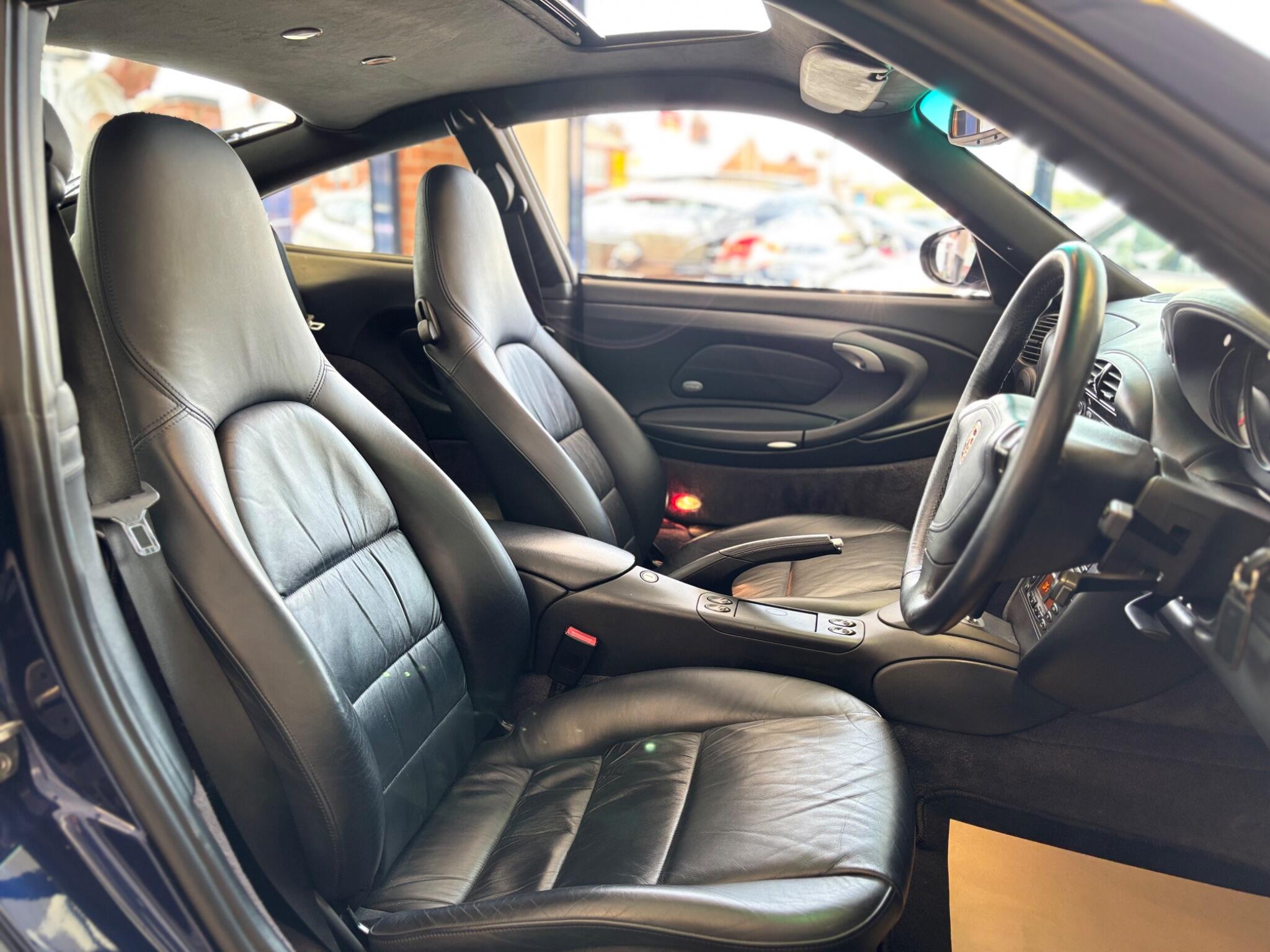 Porsche 911 view 11