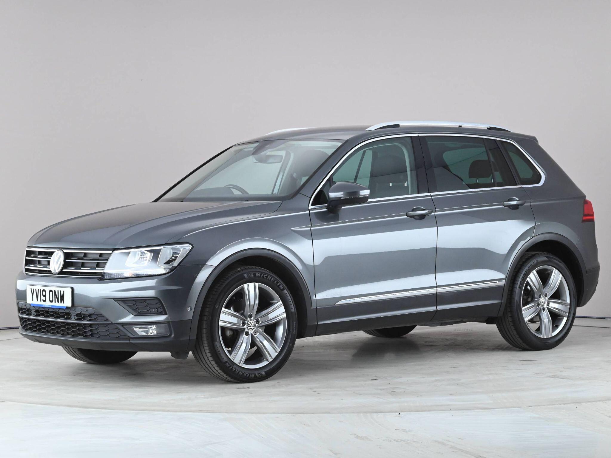 Volkswagen Tiguan view 2