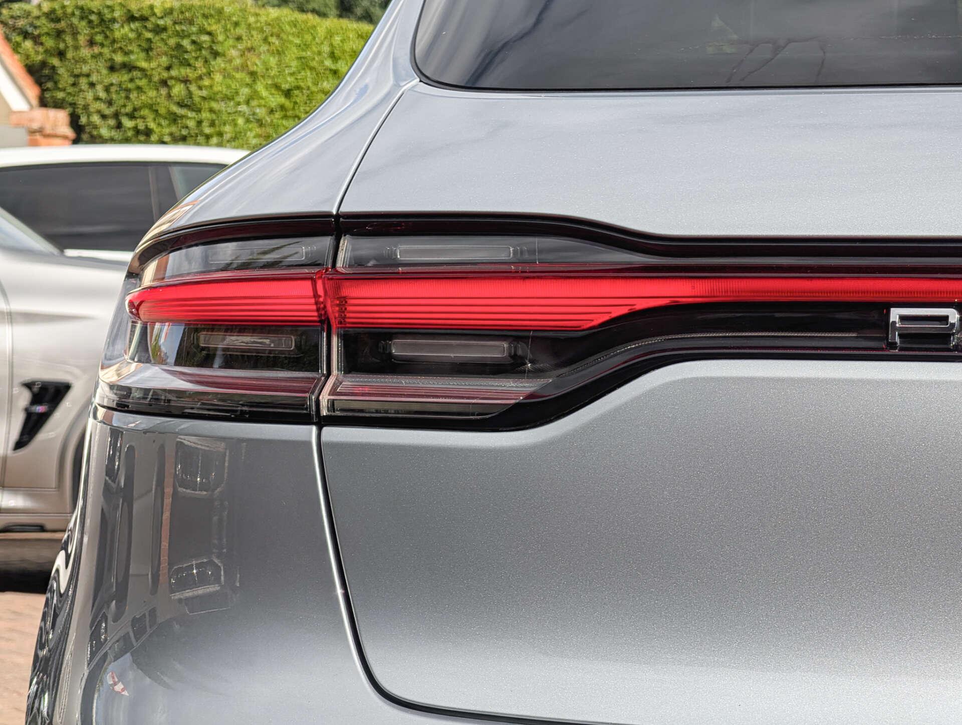 Porsche Macan view 16