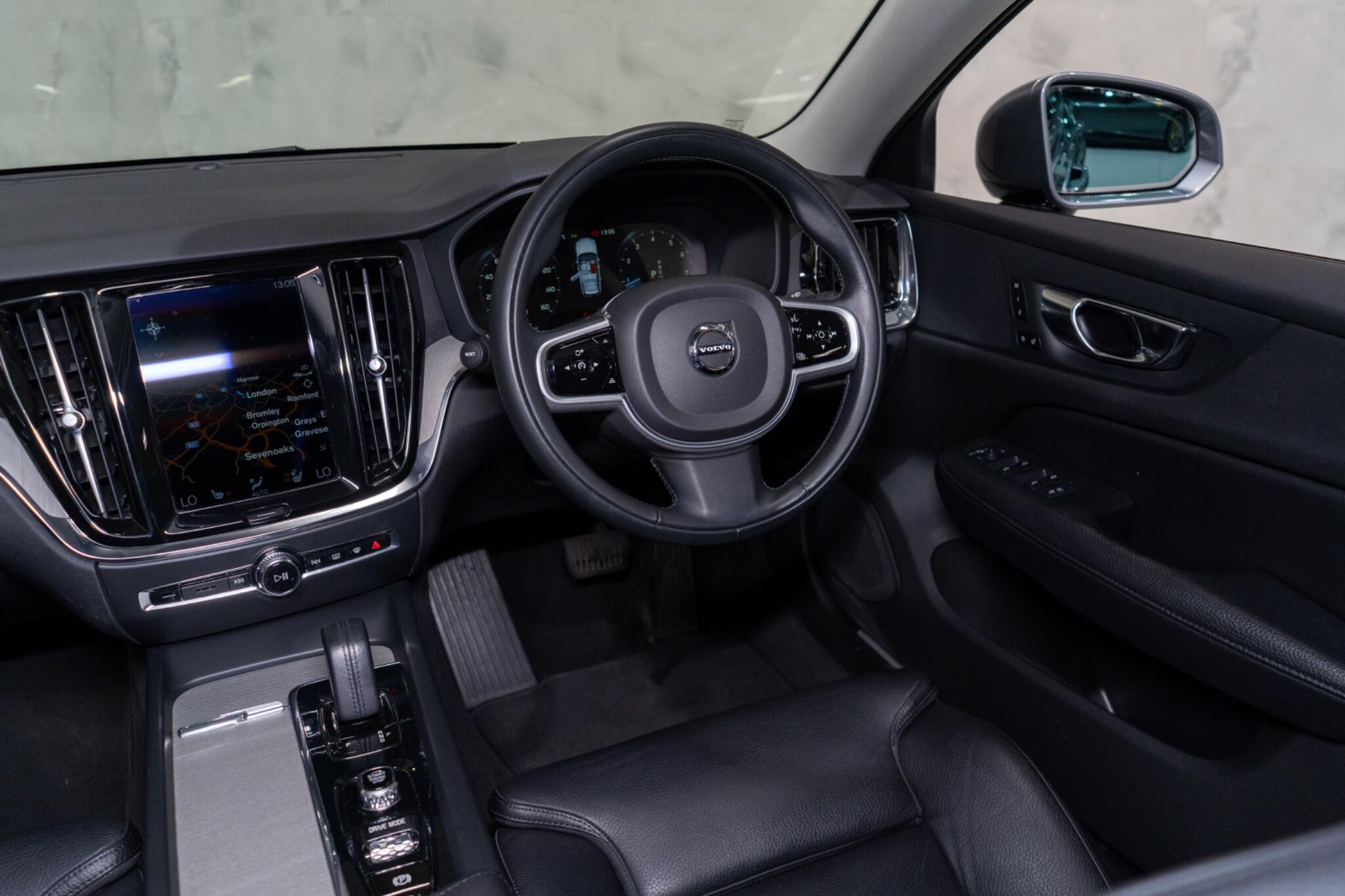 Volvo V60 Cross Country view 11