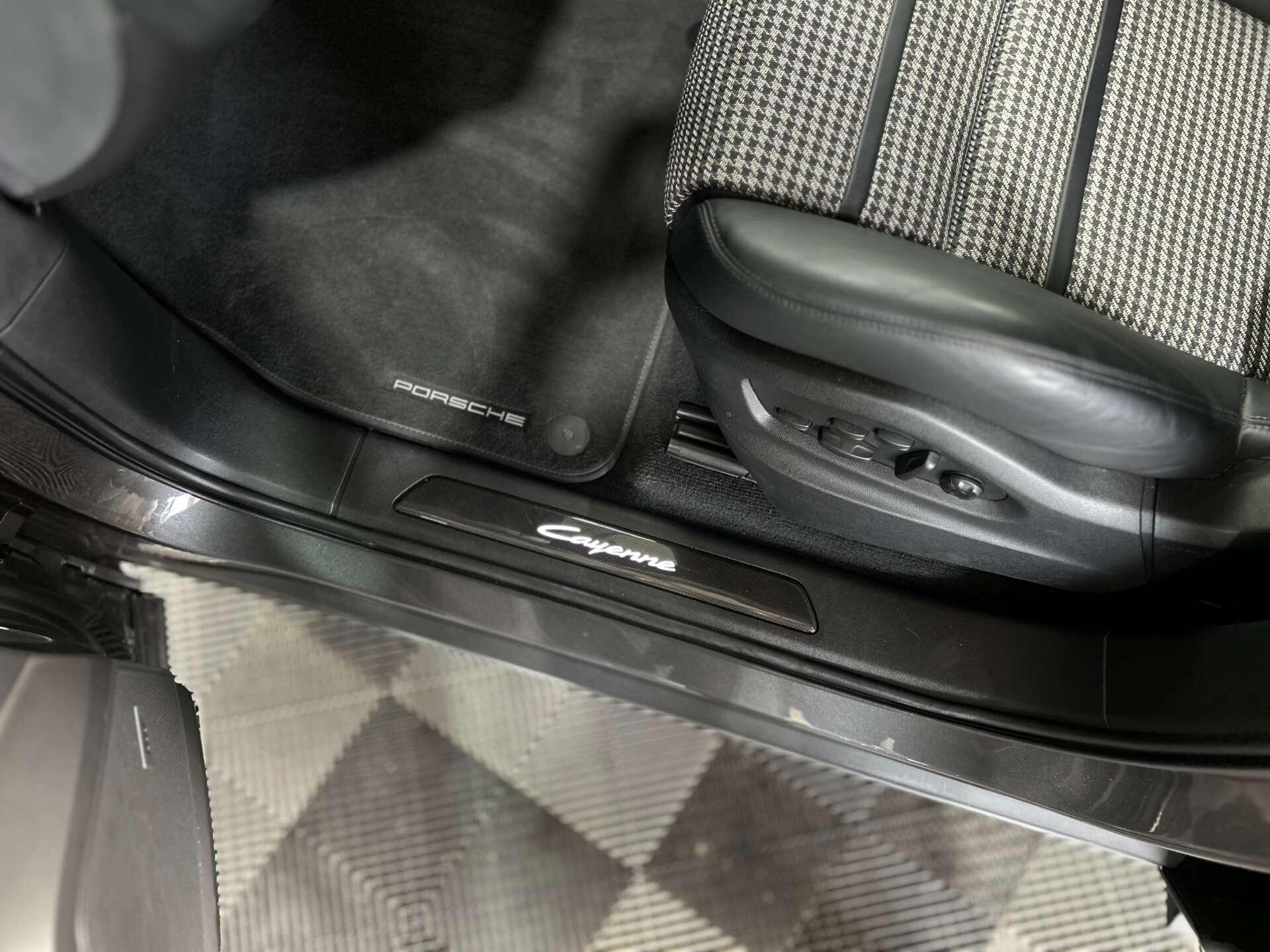 Porsche Cayenne view 44