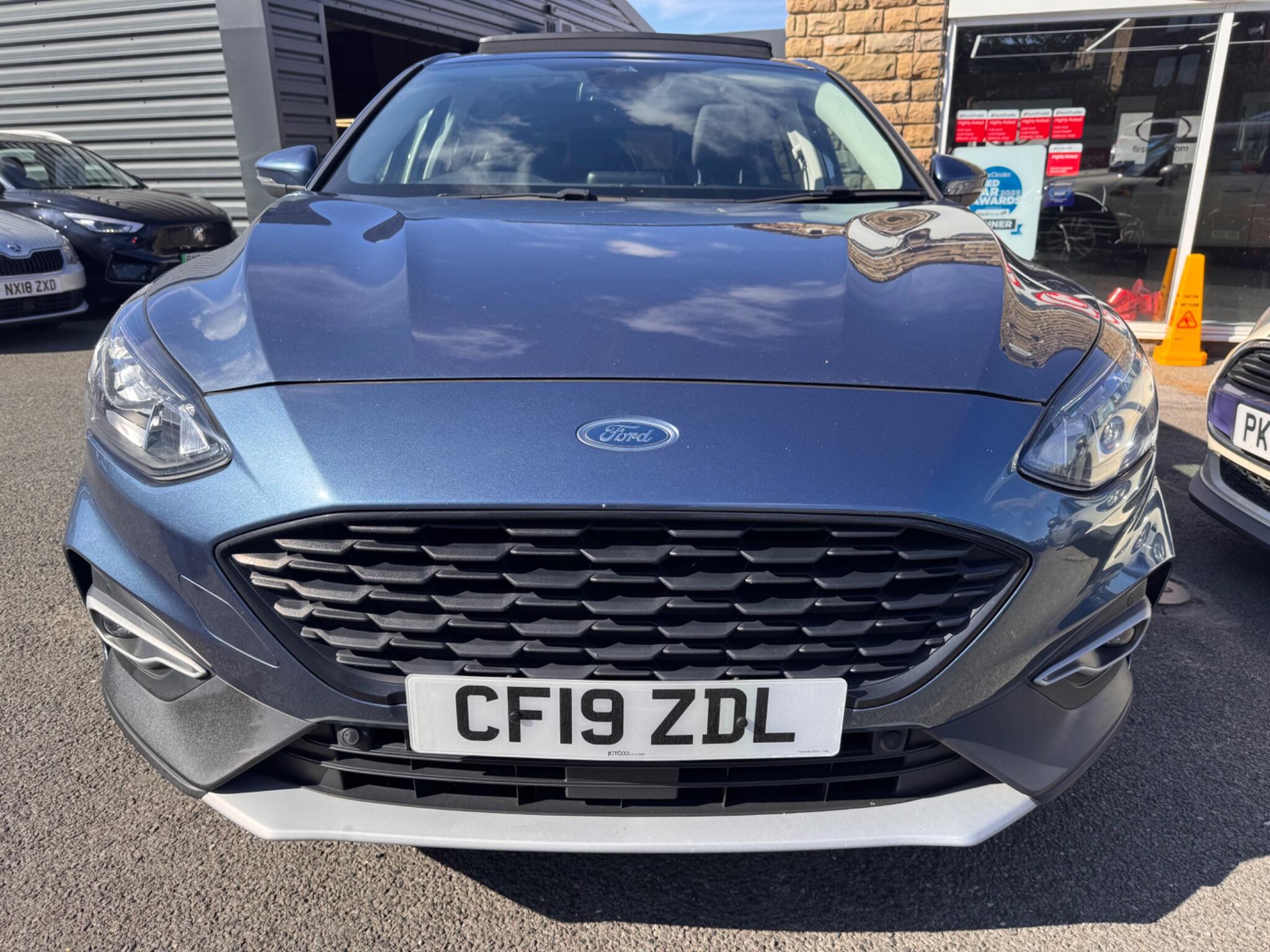 Ford Focus view 3