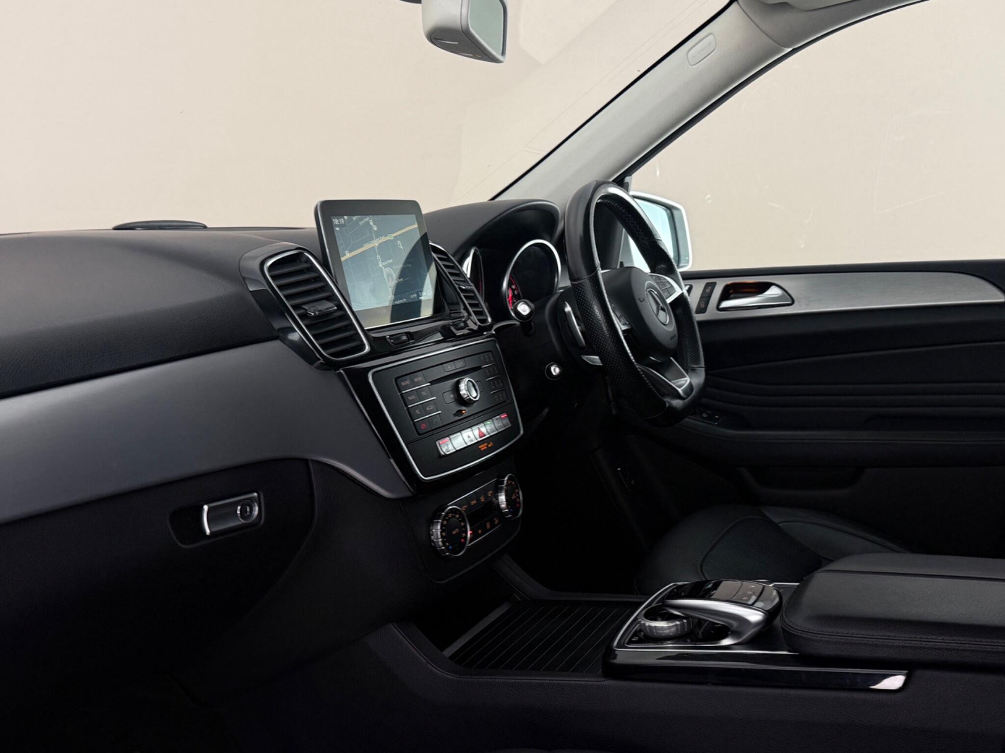 Mercedes-Benz GLE view 4