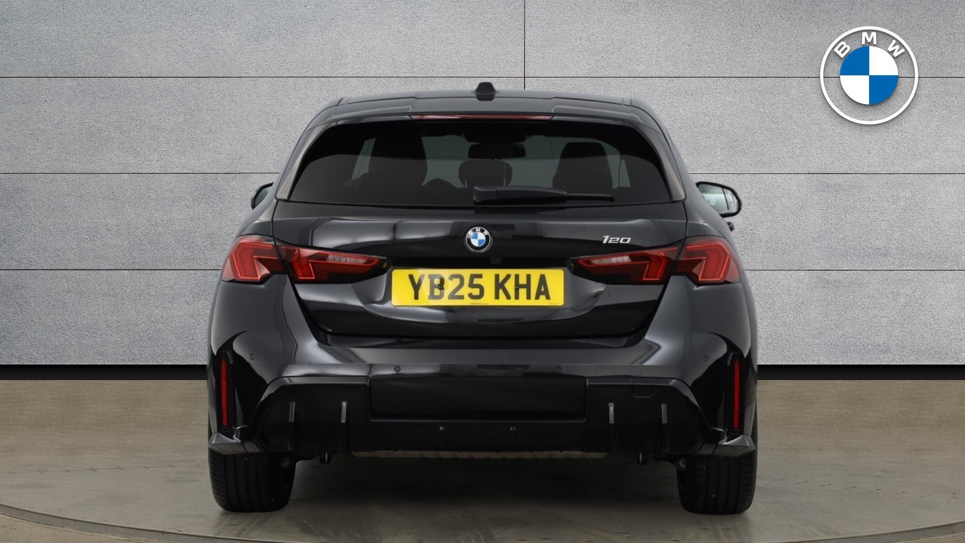 BMW 1 Series view 16