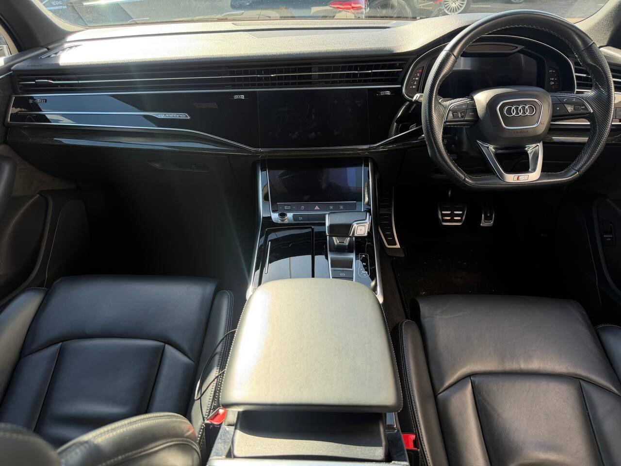 Audi Q7 view 26