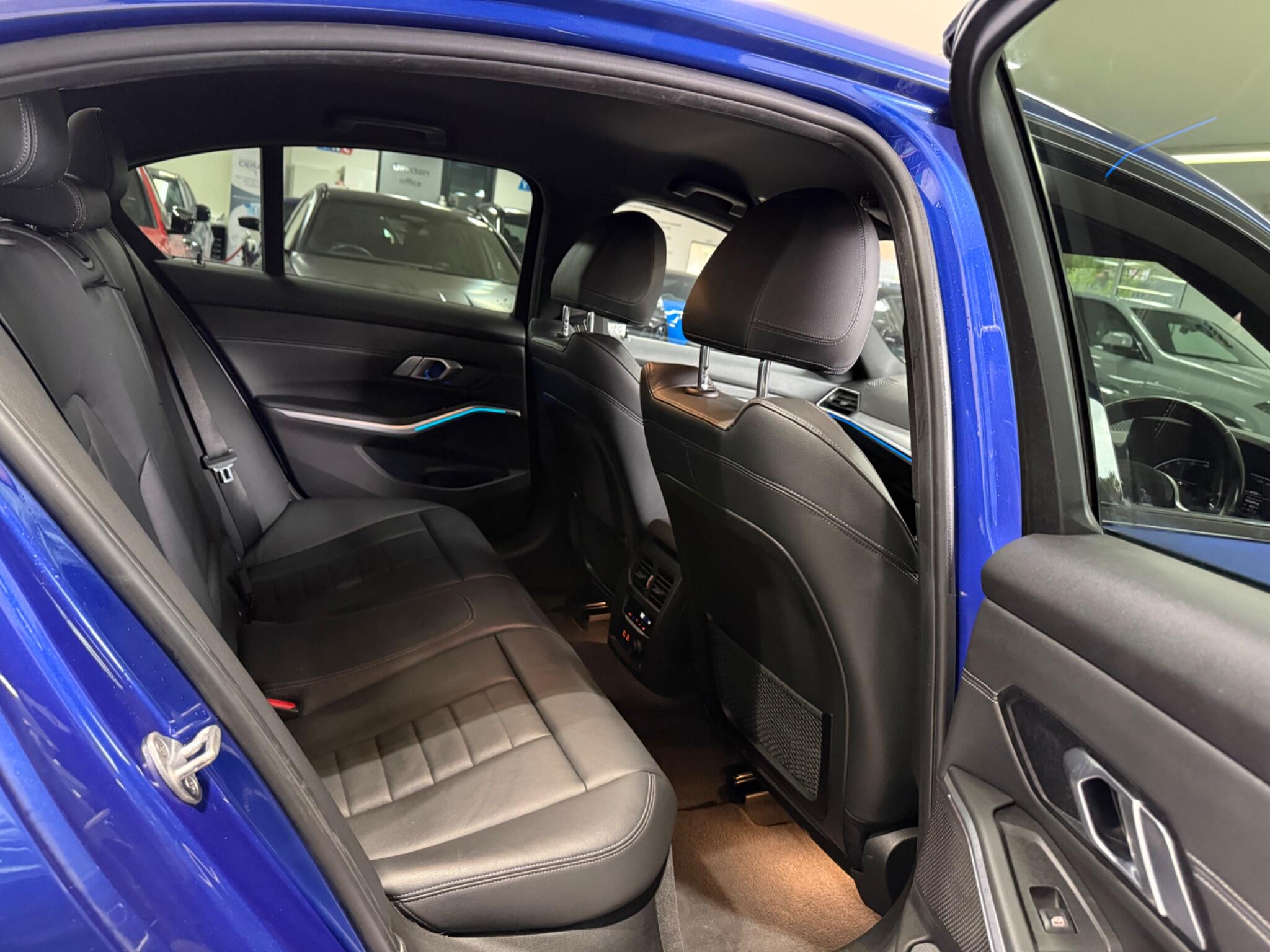 BMW 3 Series view 27