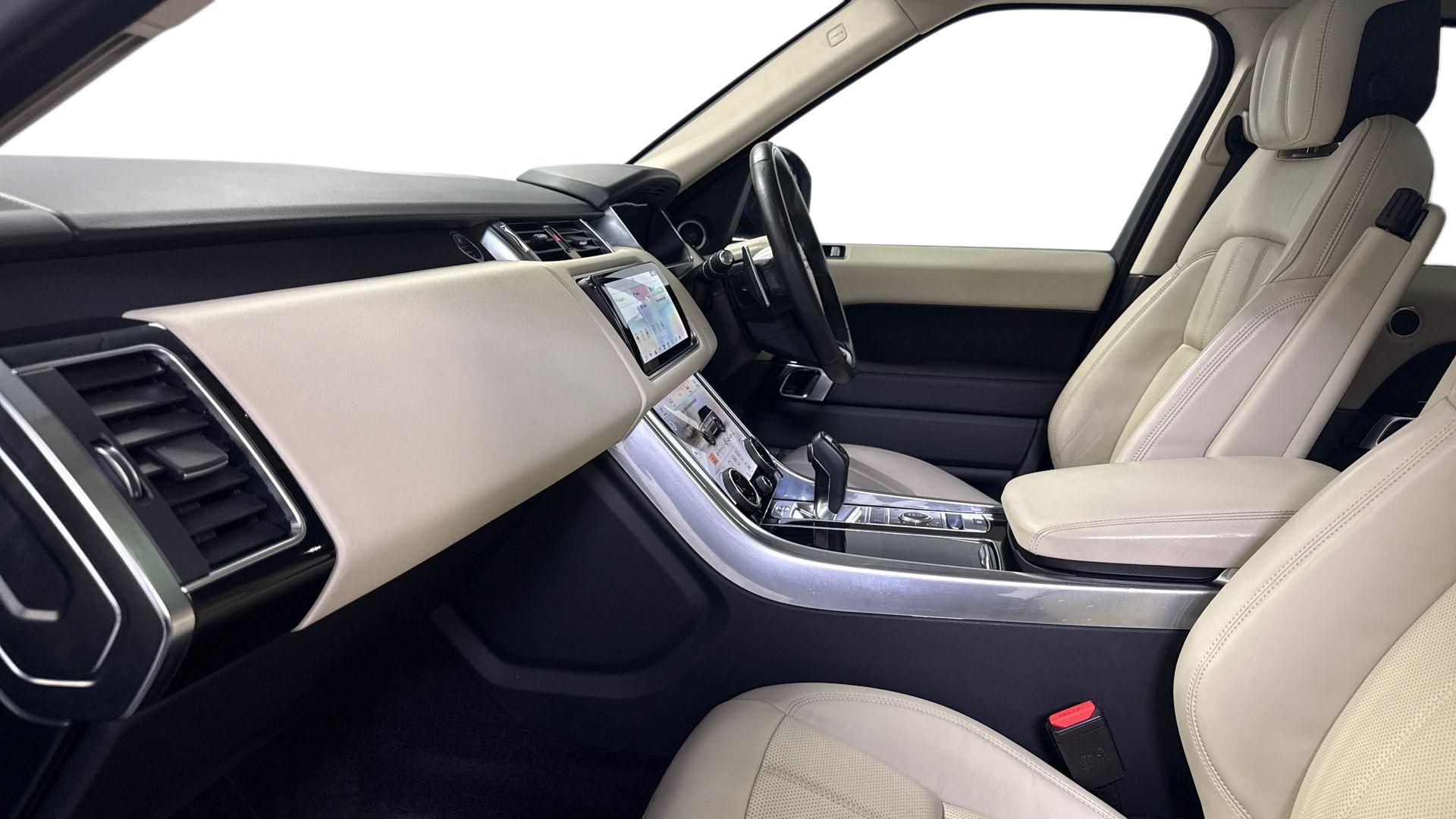 Land Rover Range Rover Sport view 3