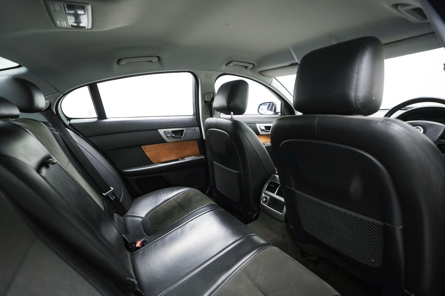 Jaguar XF view 13