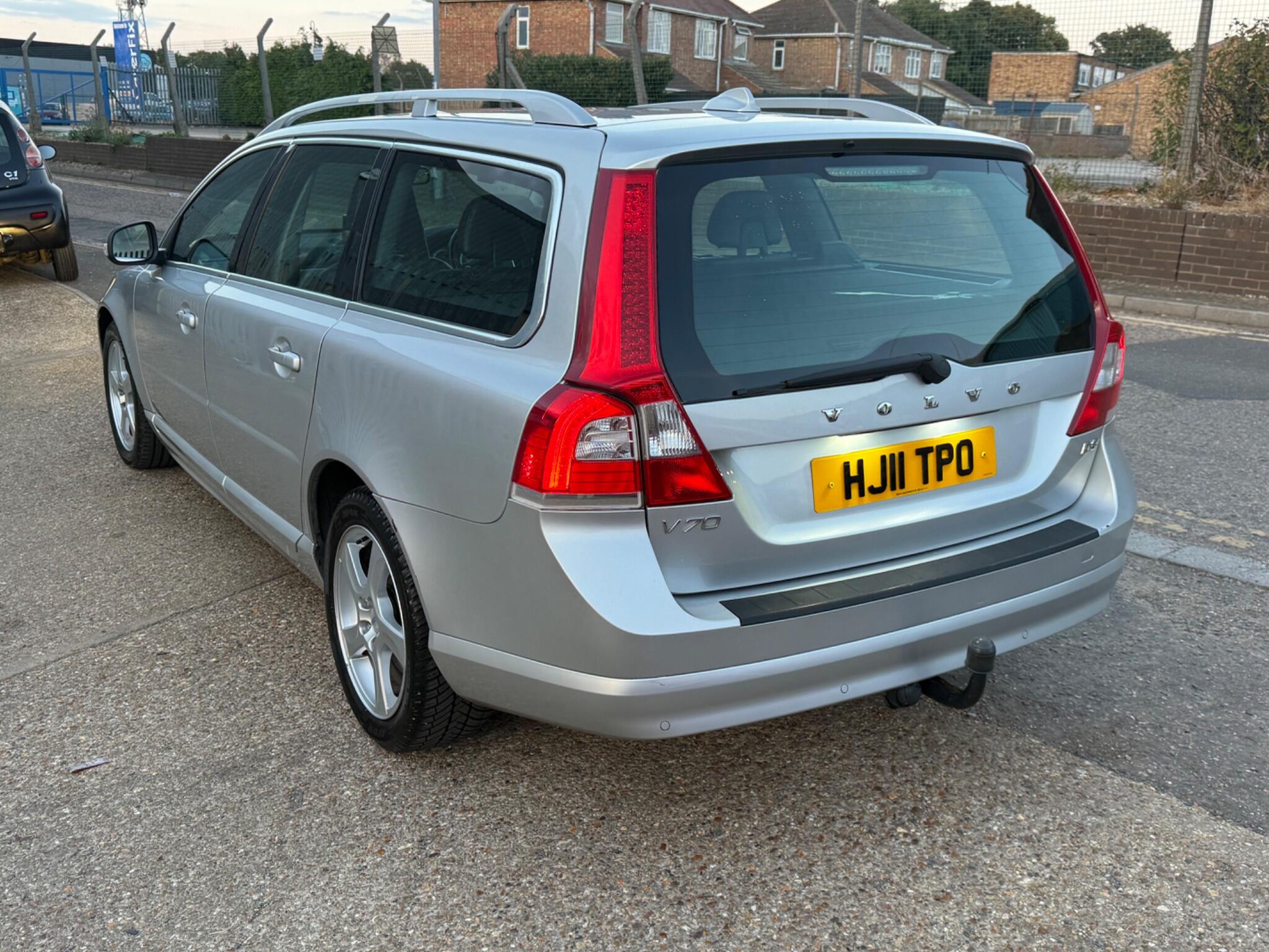 Volvo V70 view 6