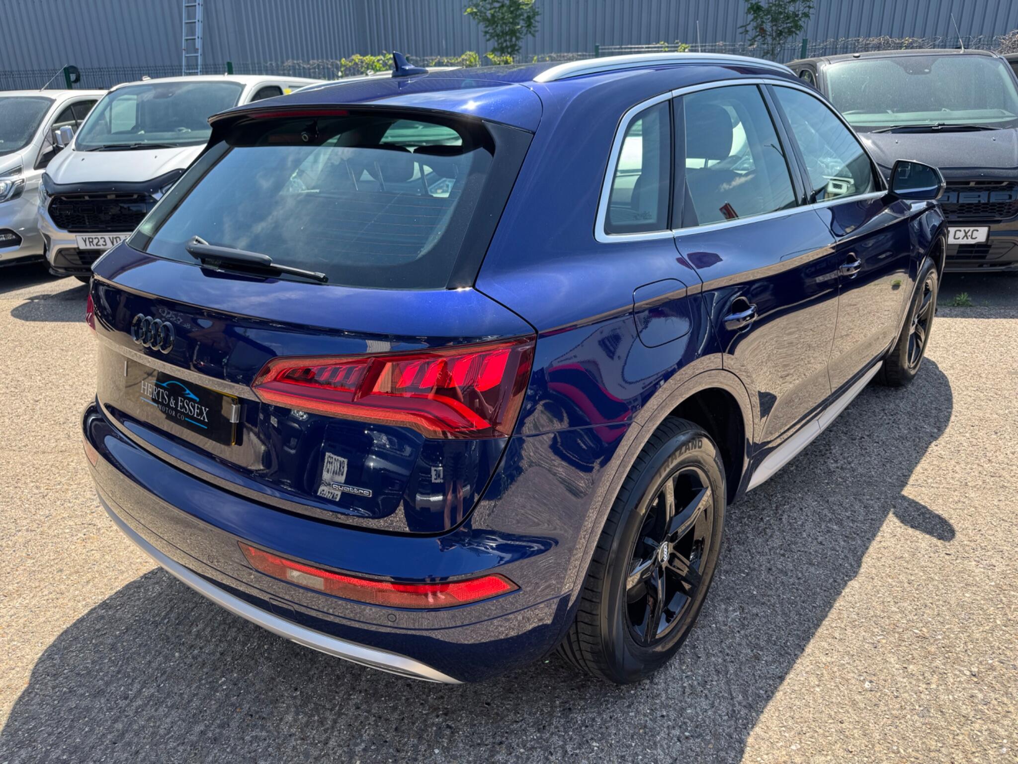 Audi Q5 view 12