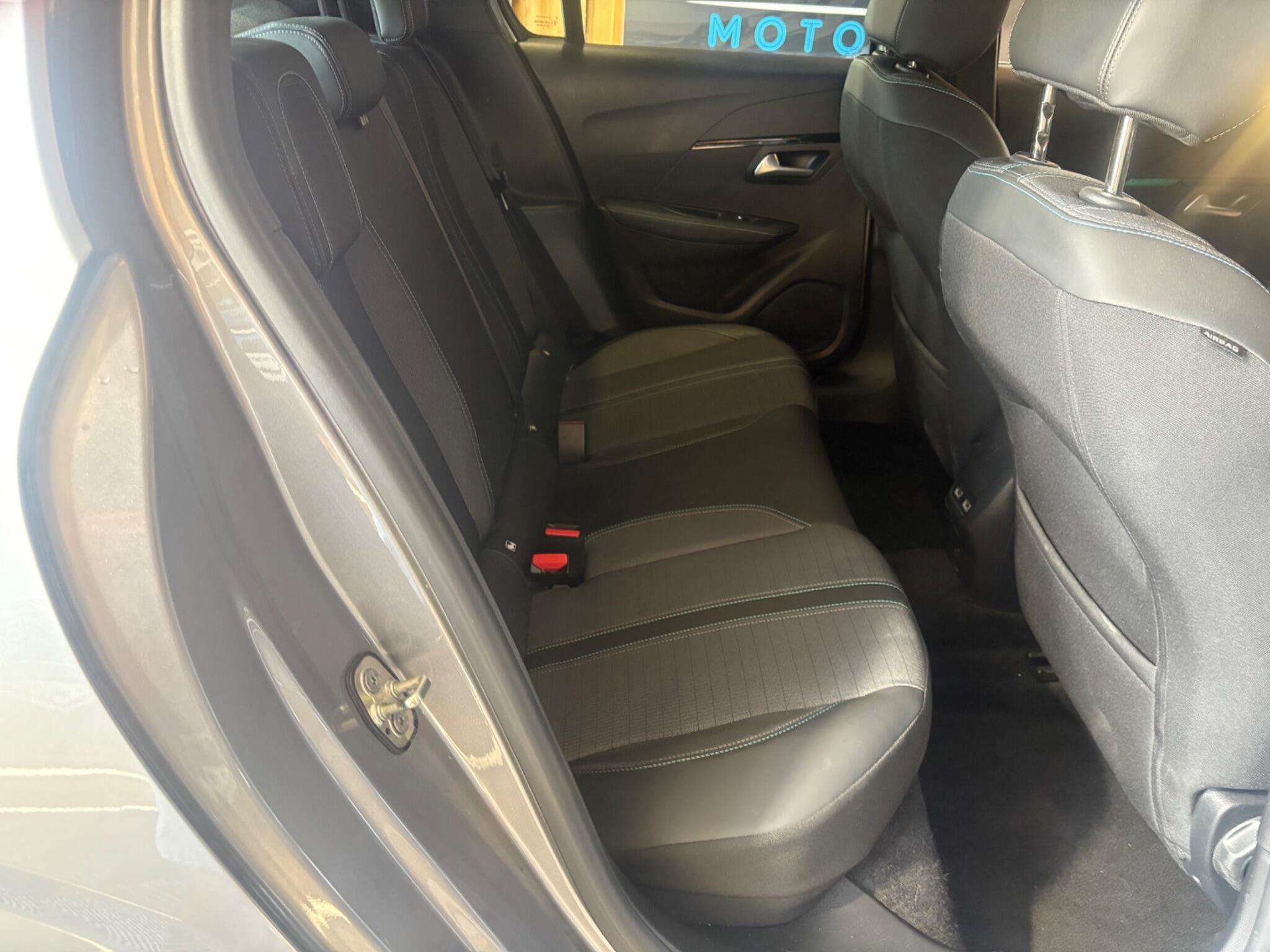 Peugeot 208 view 15