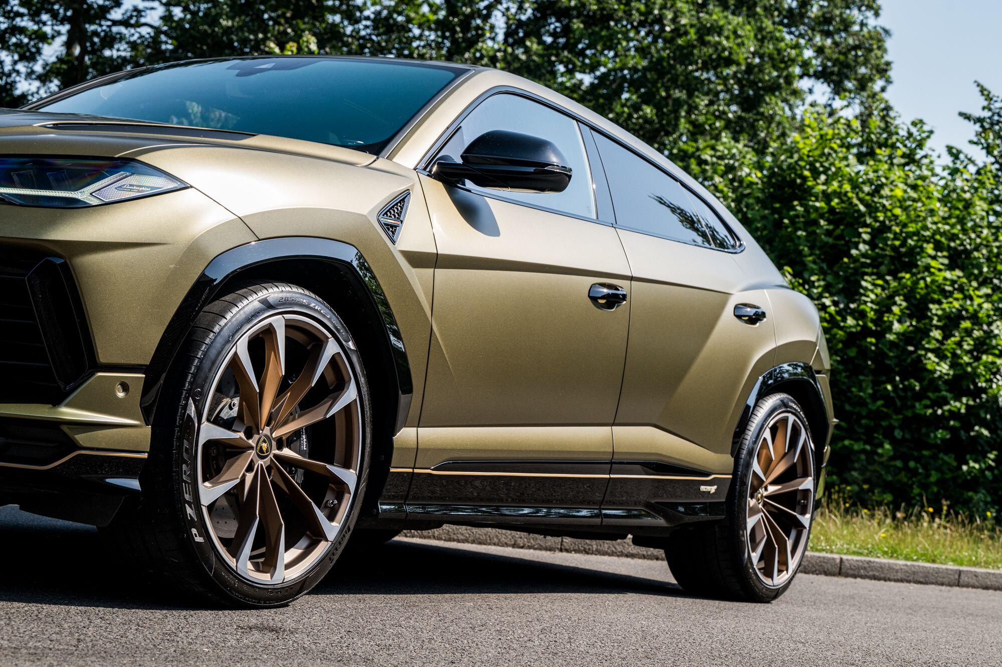 Lamborghini Urus view 16