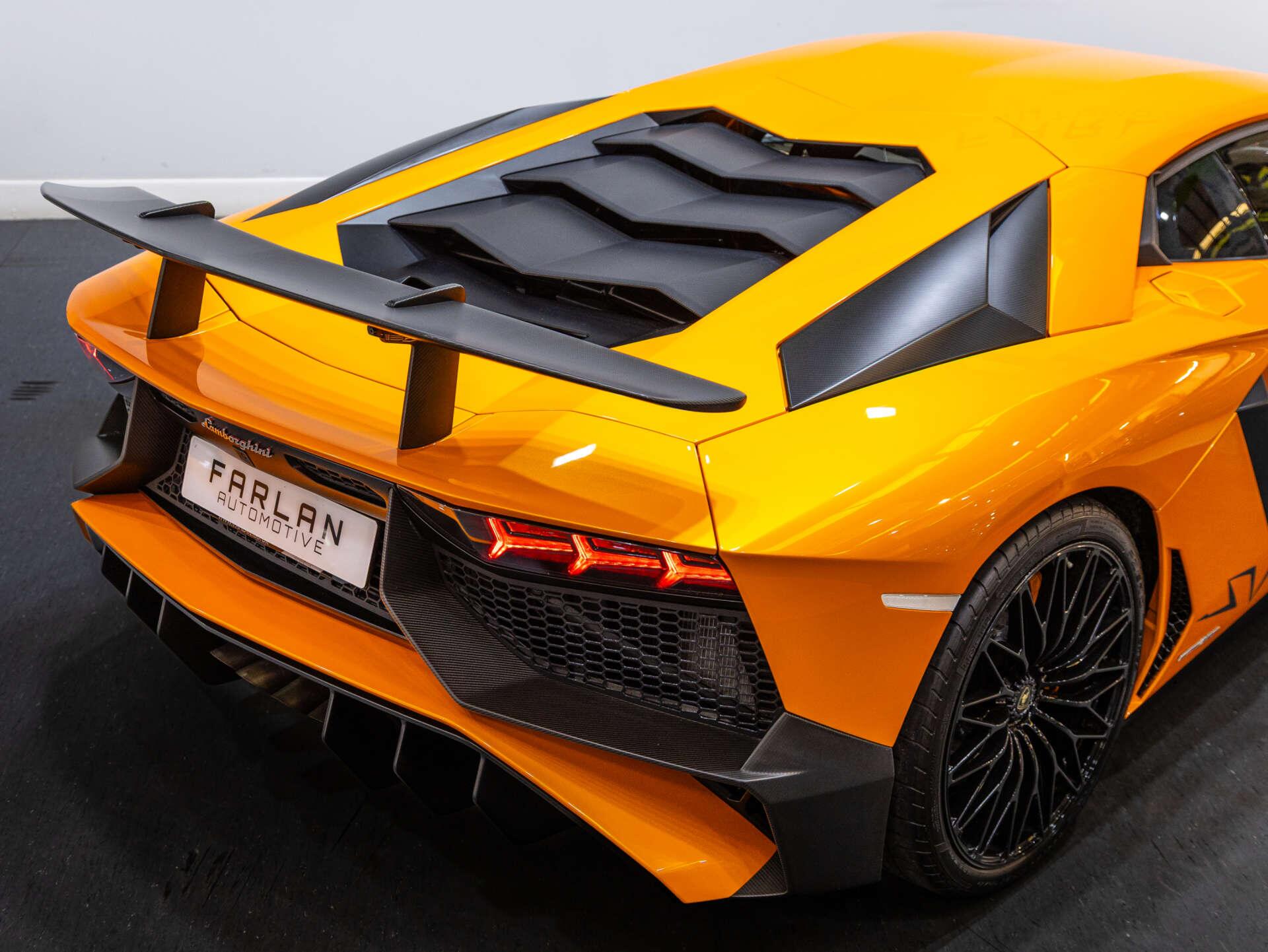 Lamborghini Aventador view 70