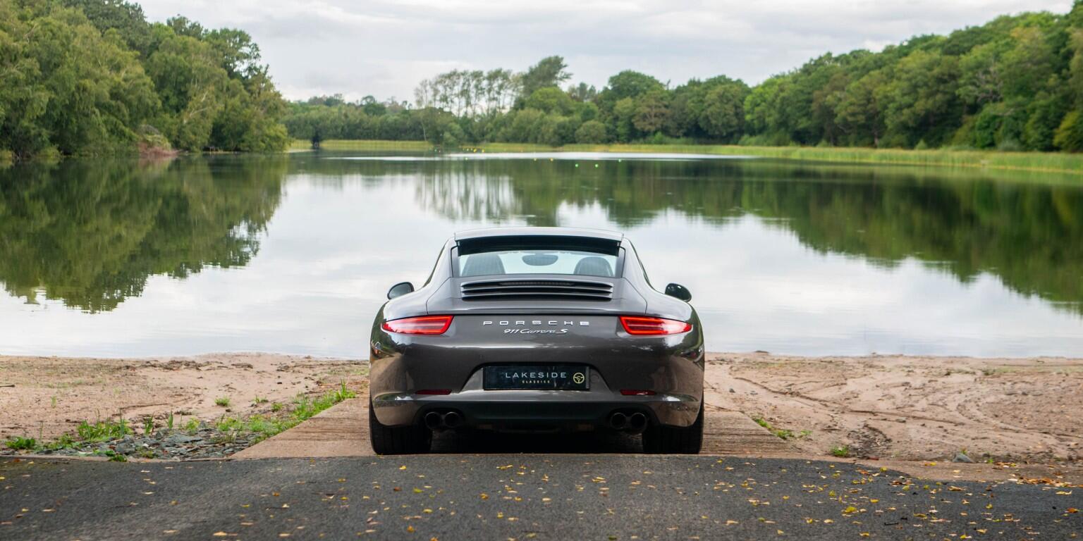 Porsche 911 view 5