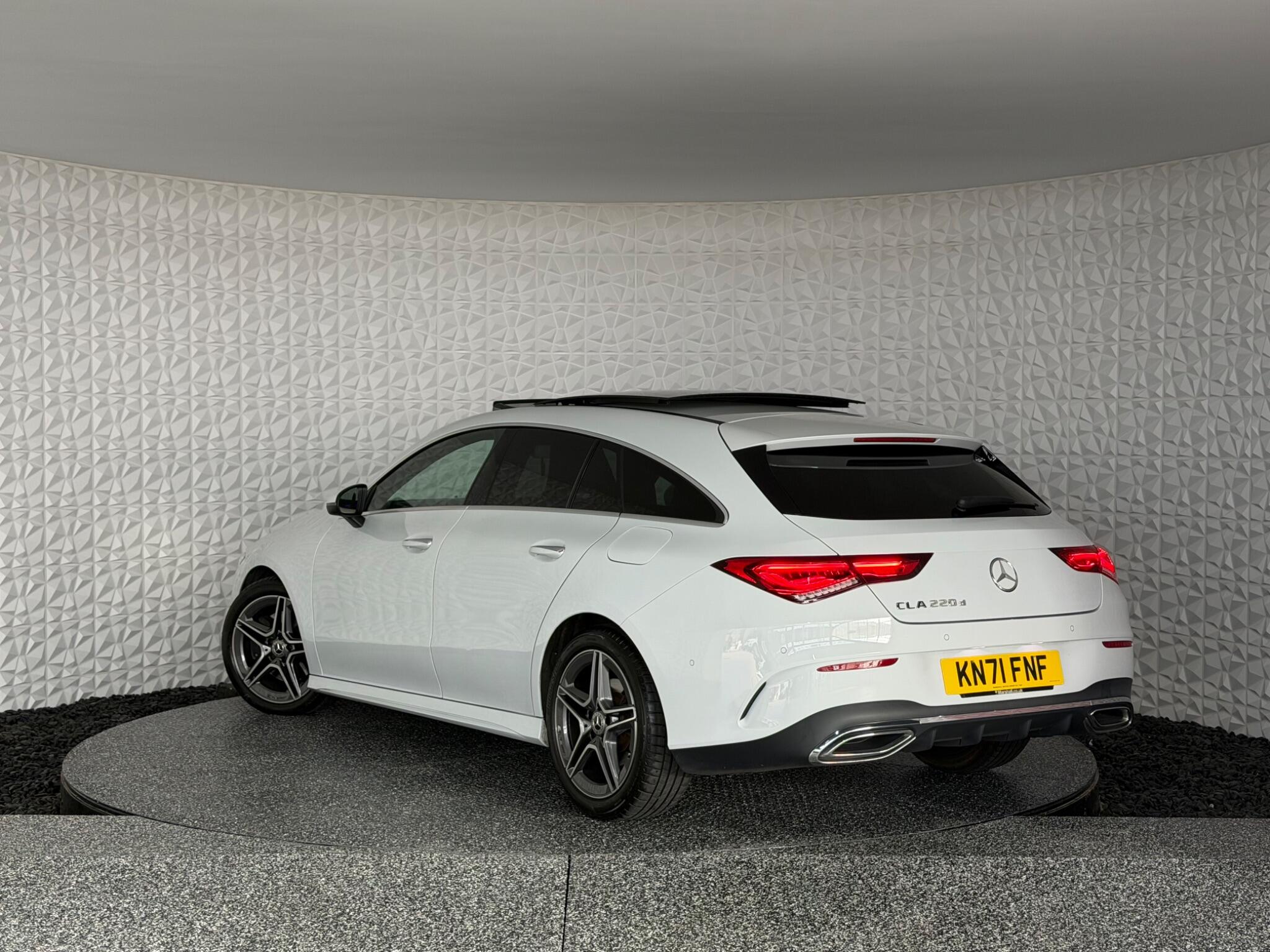 Mercedes-Benz Cla view 3
