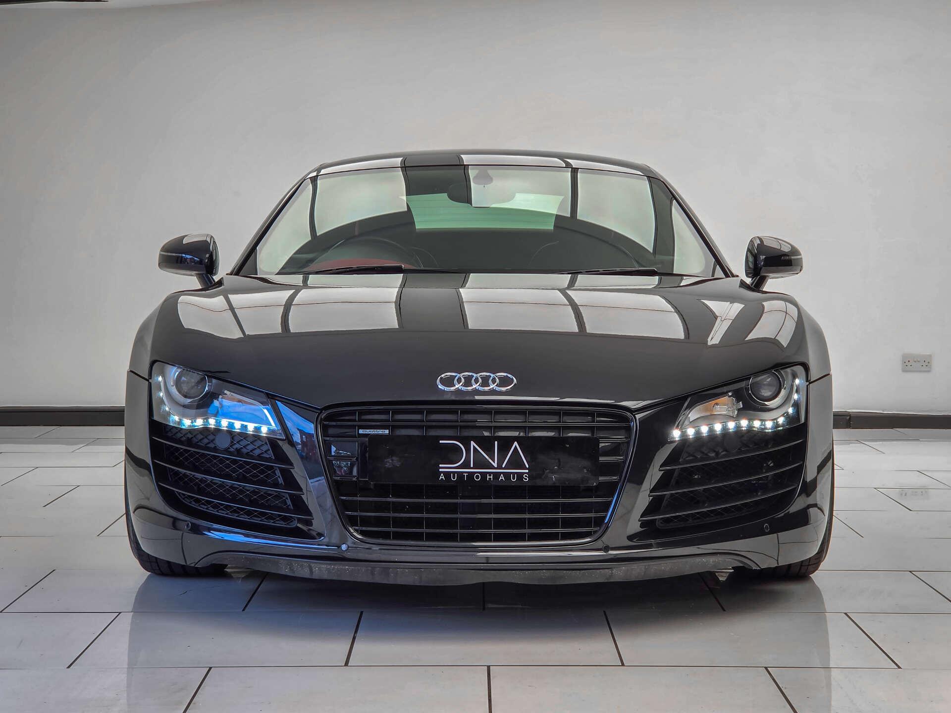 Audi R8 view 14