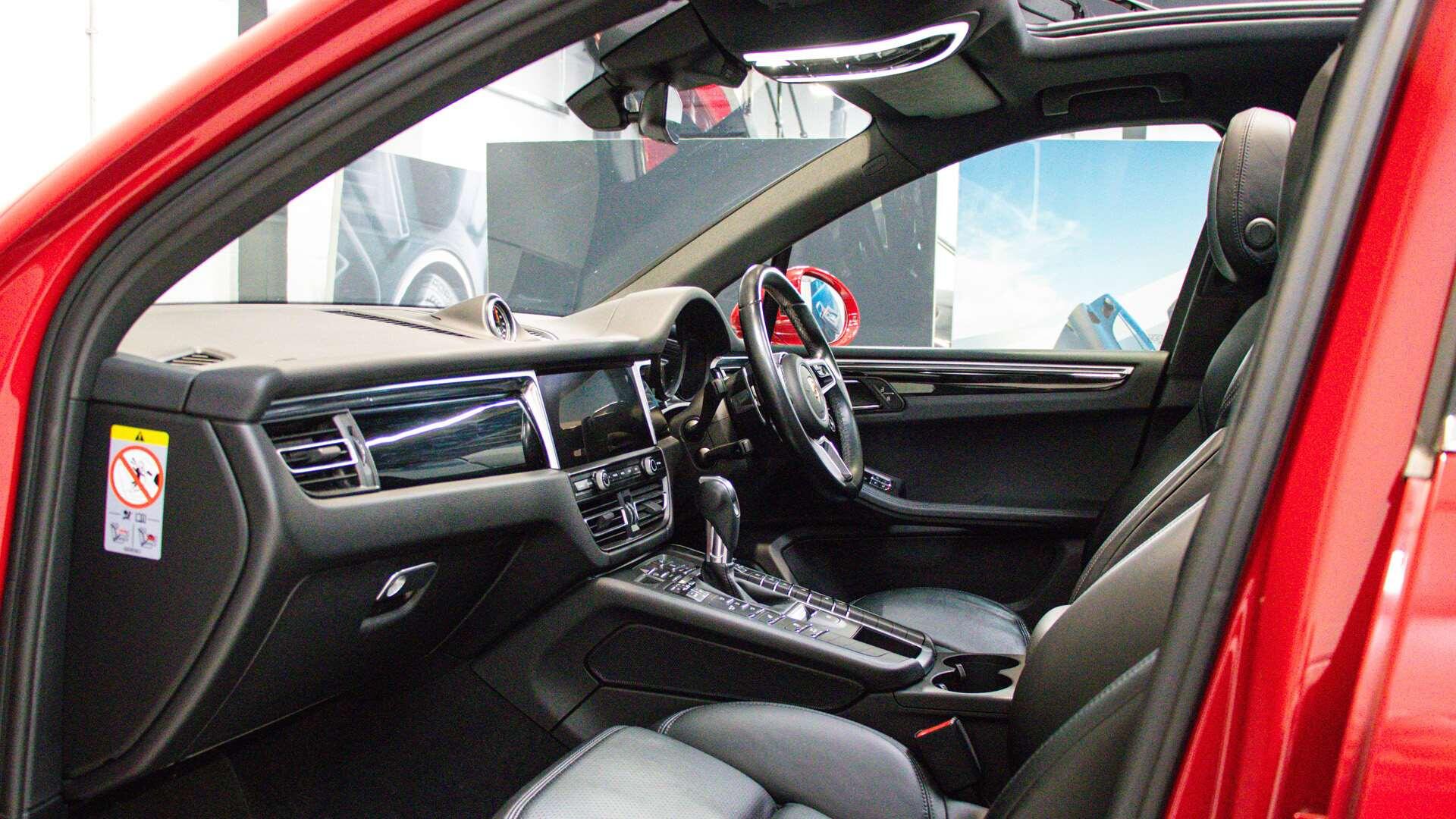 Porsche Macan view 12