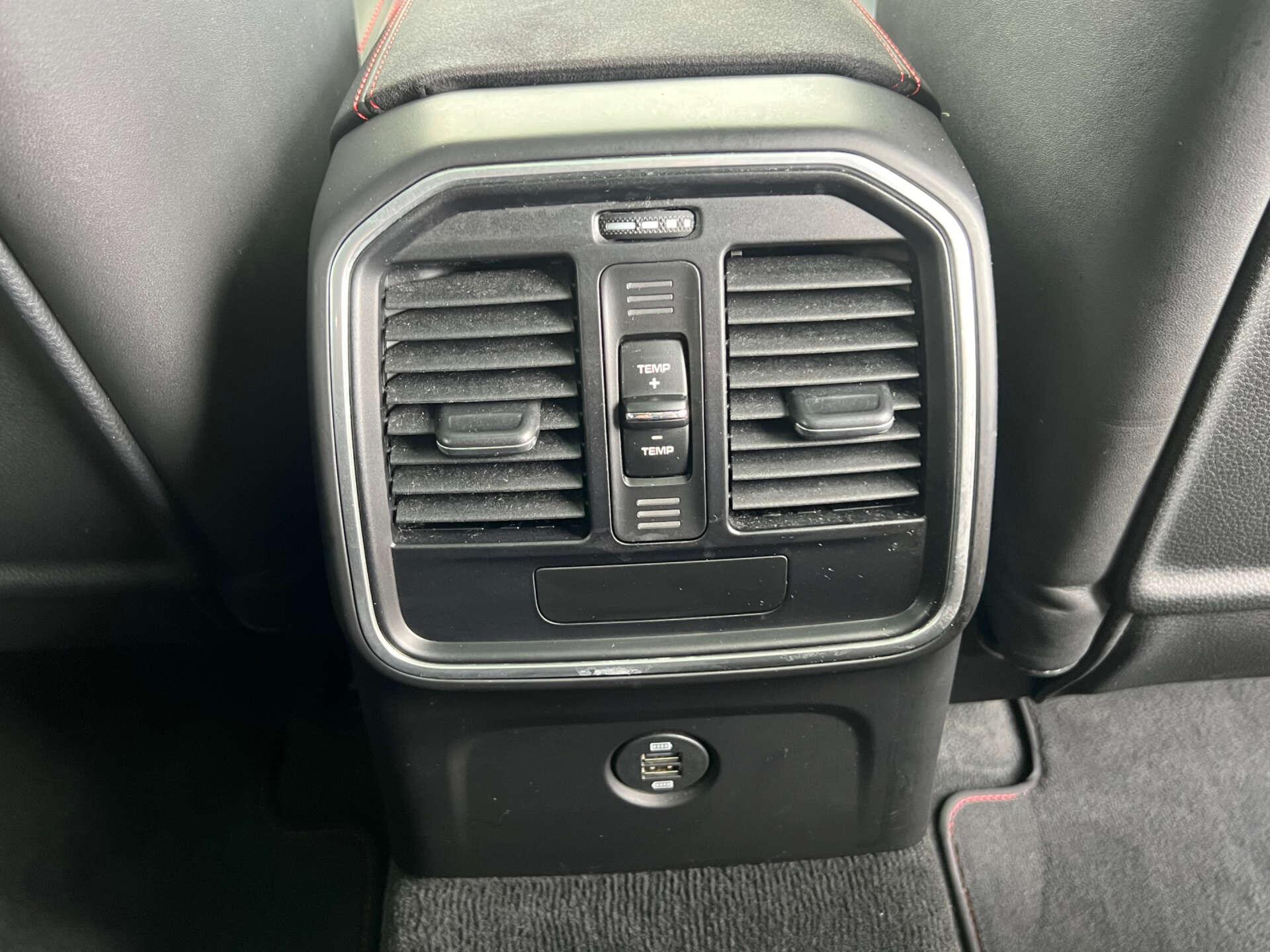 Porsche Macan view 41