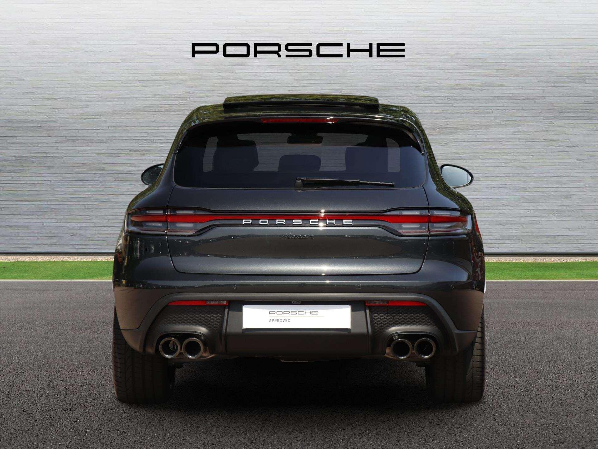 Porsche Macan view 4