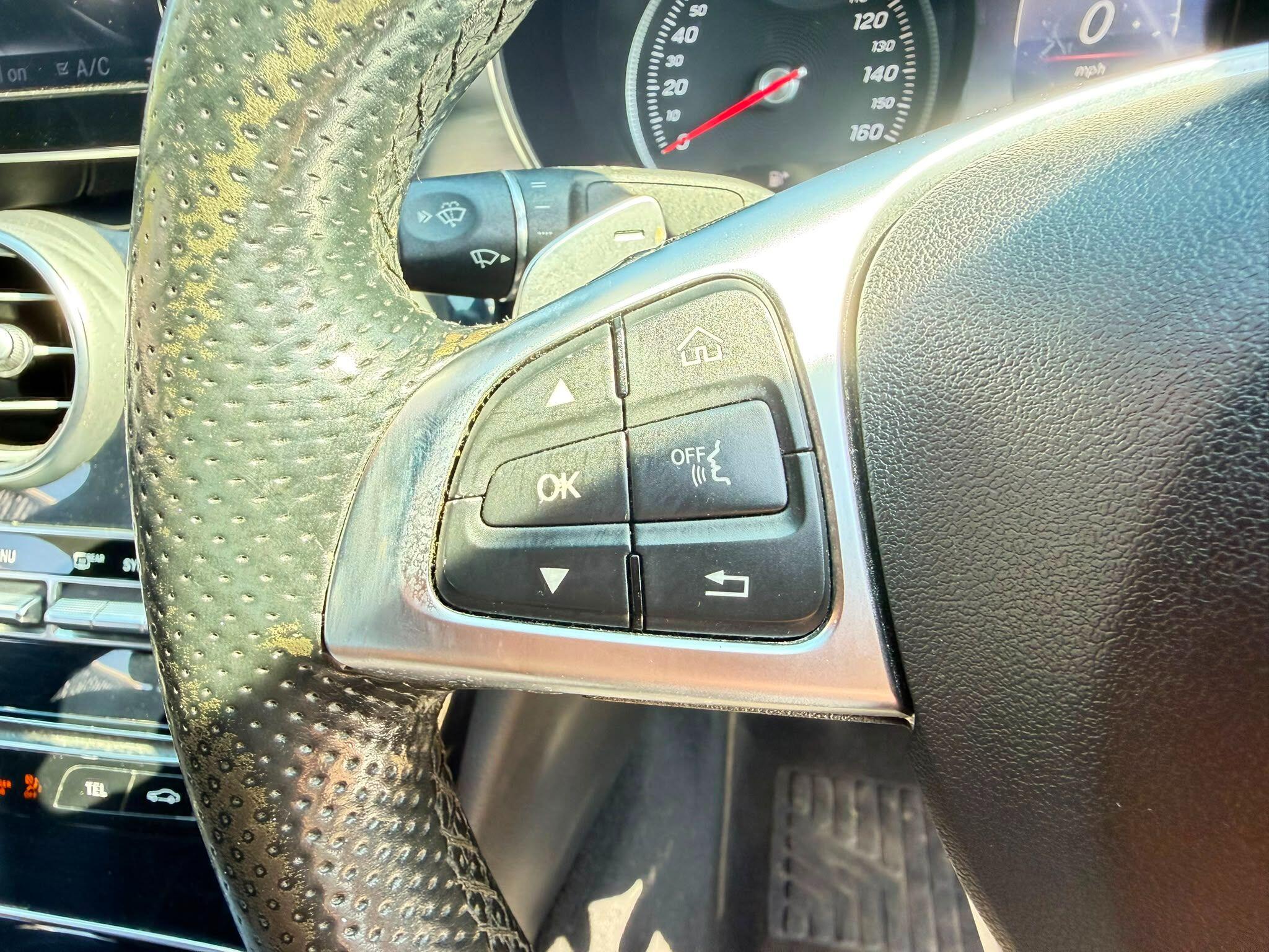 Mercedes-Benz C-Class view 24
