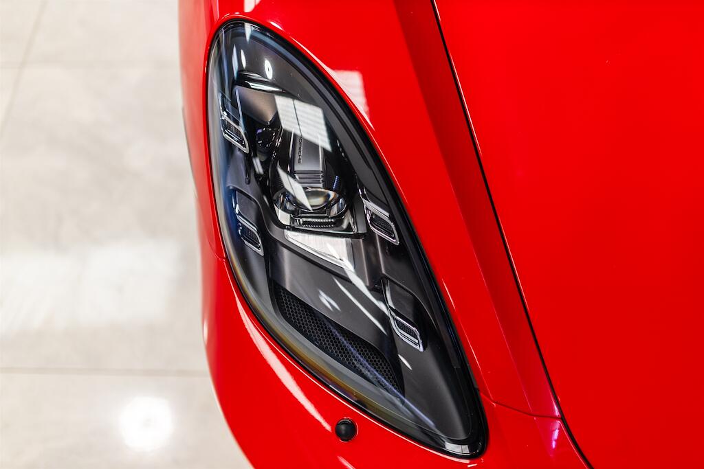 Porsche Cayman view 11