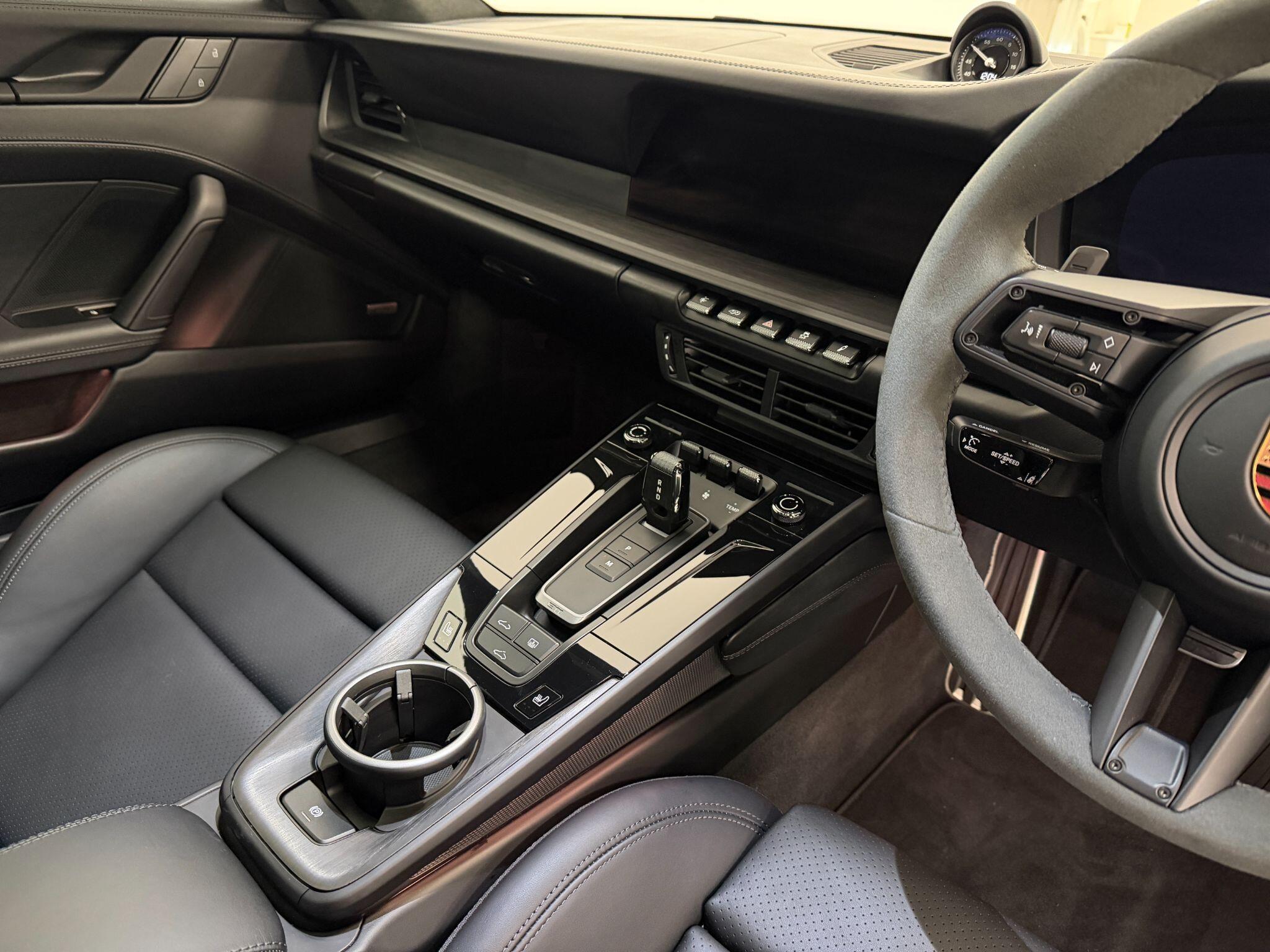 Porsche 911 view 10