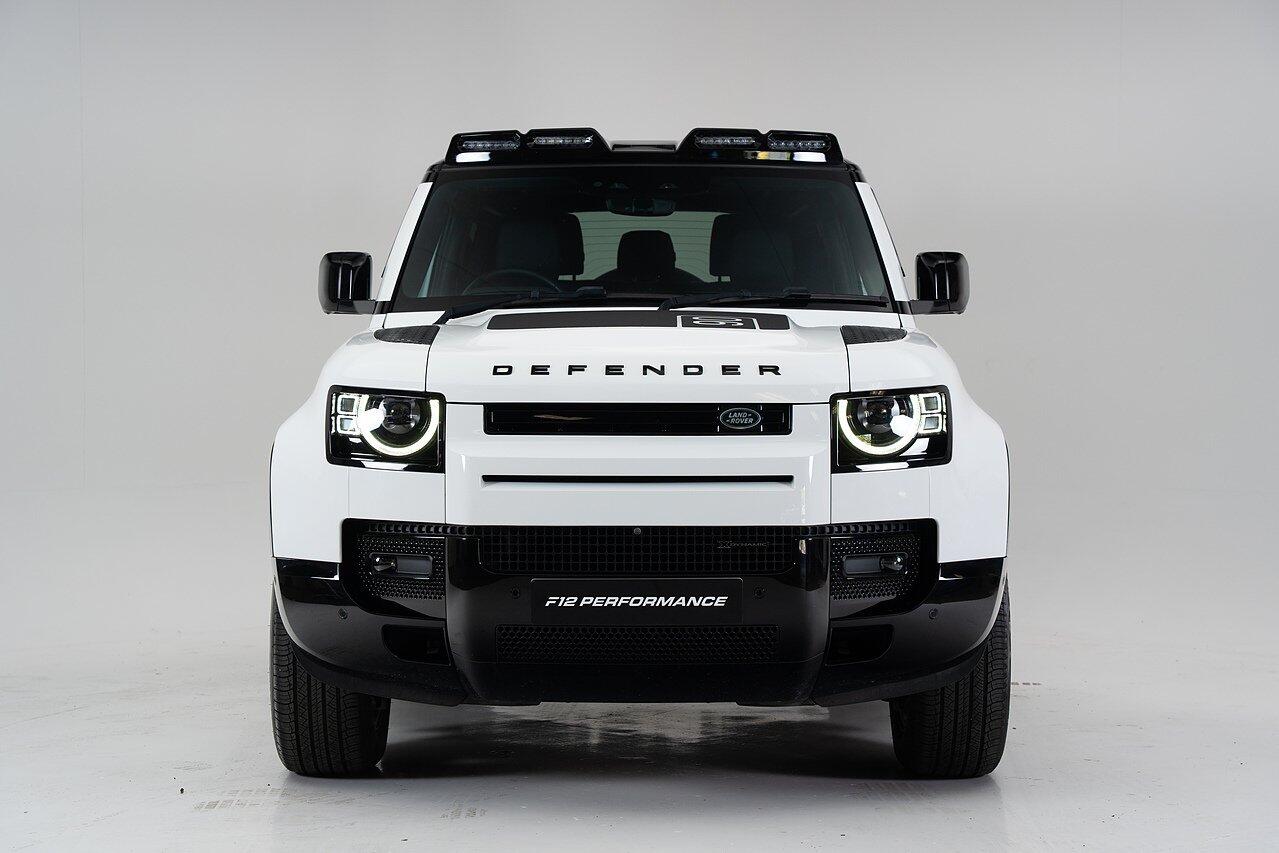 Land Rover Defender 90 view 12