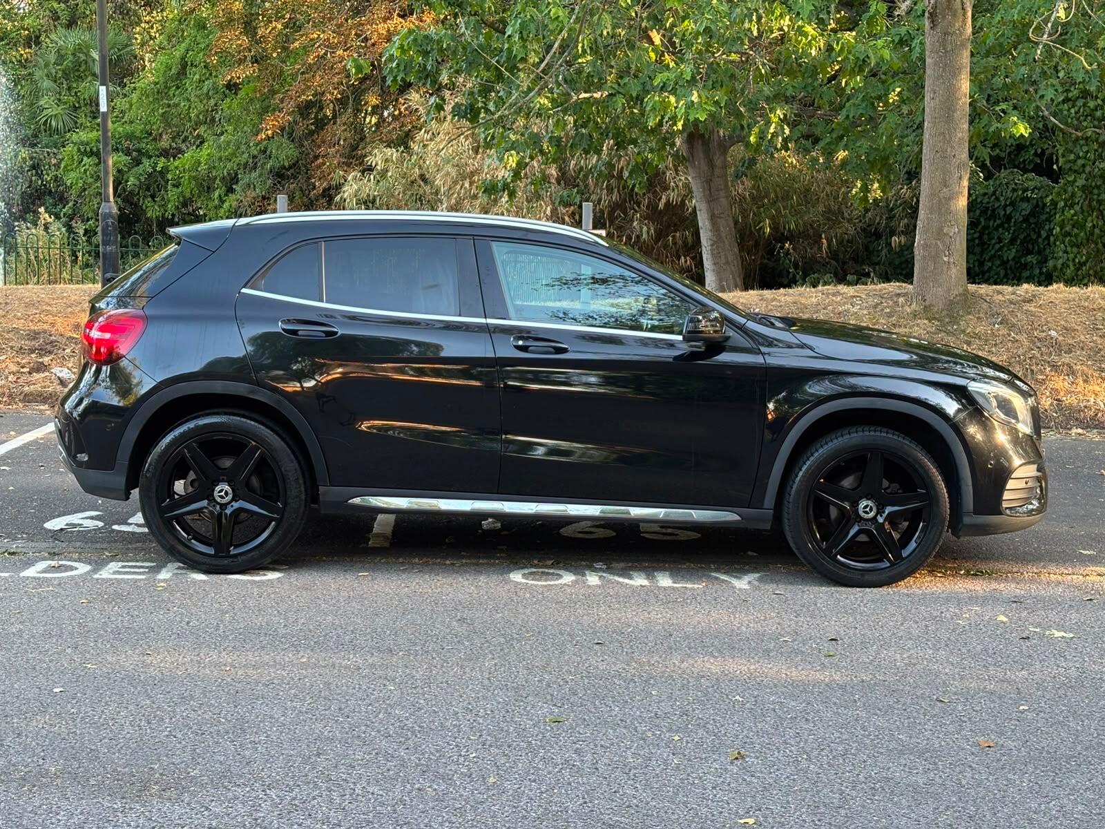 Mercedes-Benz Gla view 3