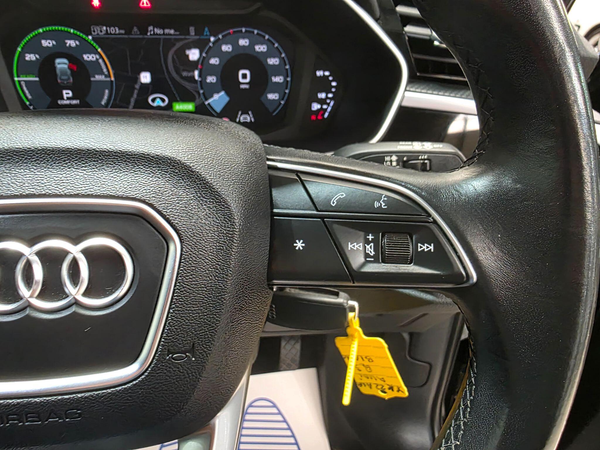 Audi Q3 view 20