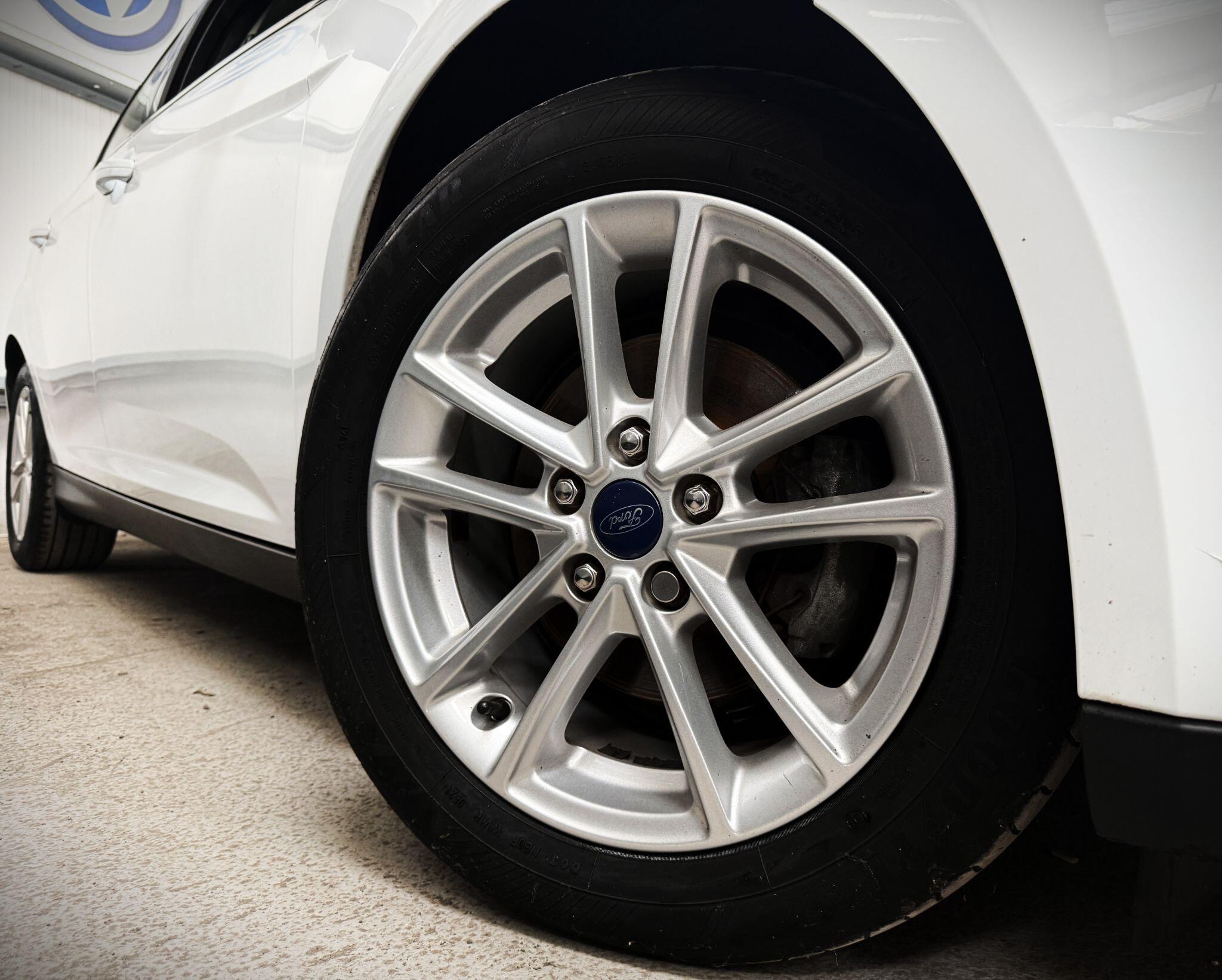 Ford Focus view 10