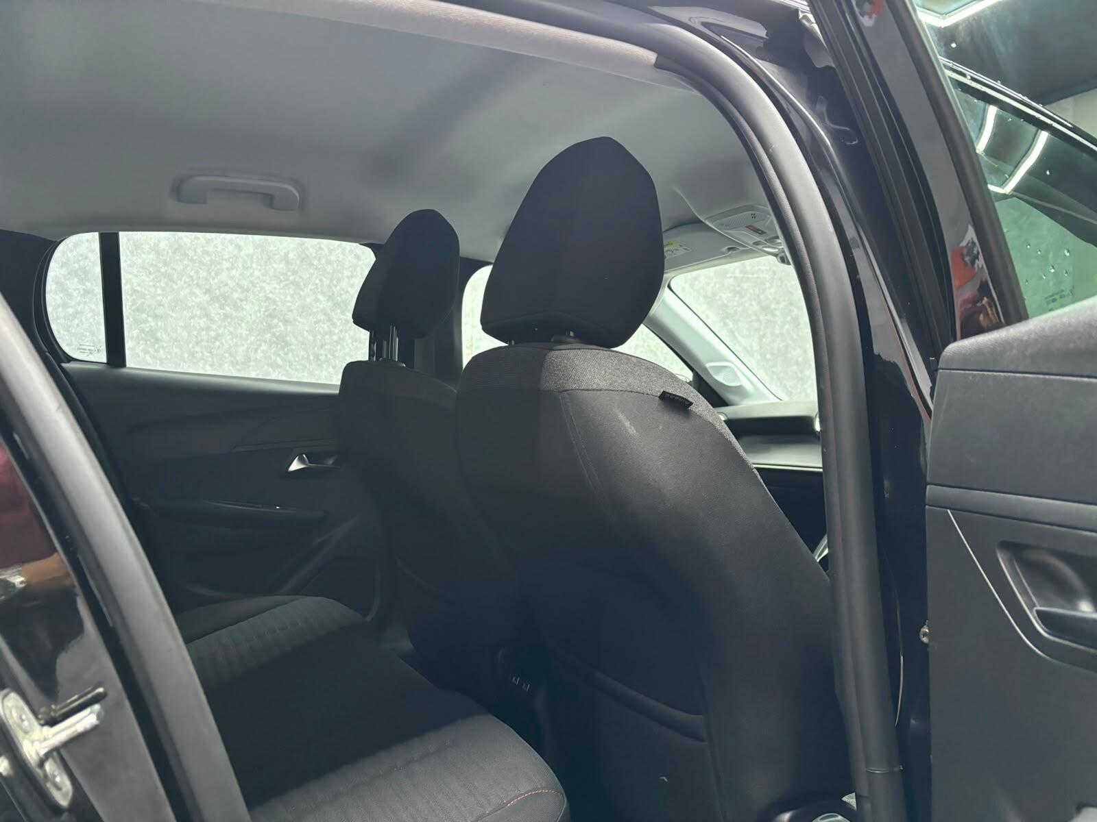 Peugeot 208 view 9