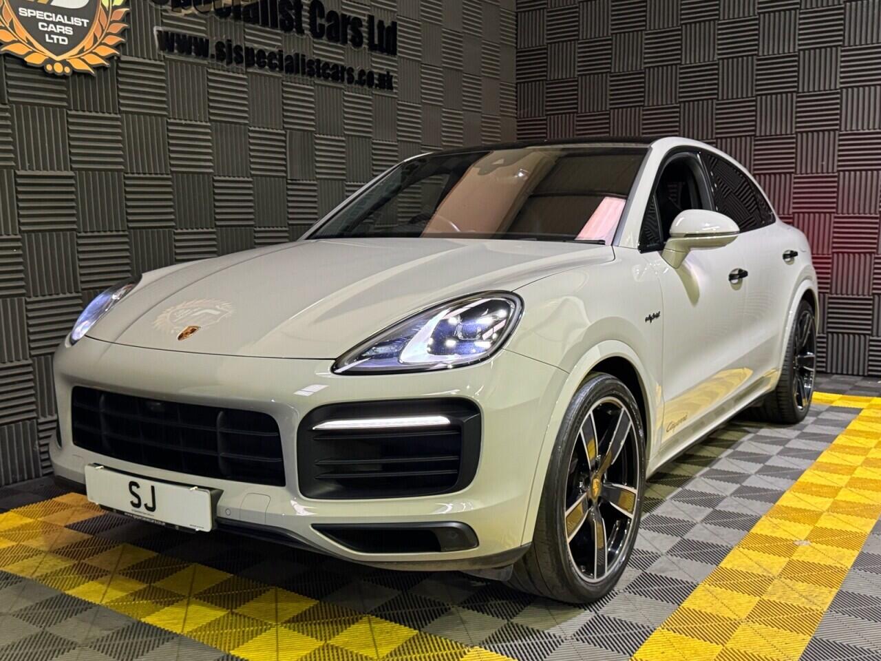 Porsche Cayenne view 8