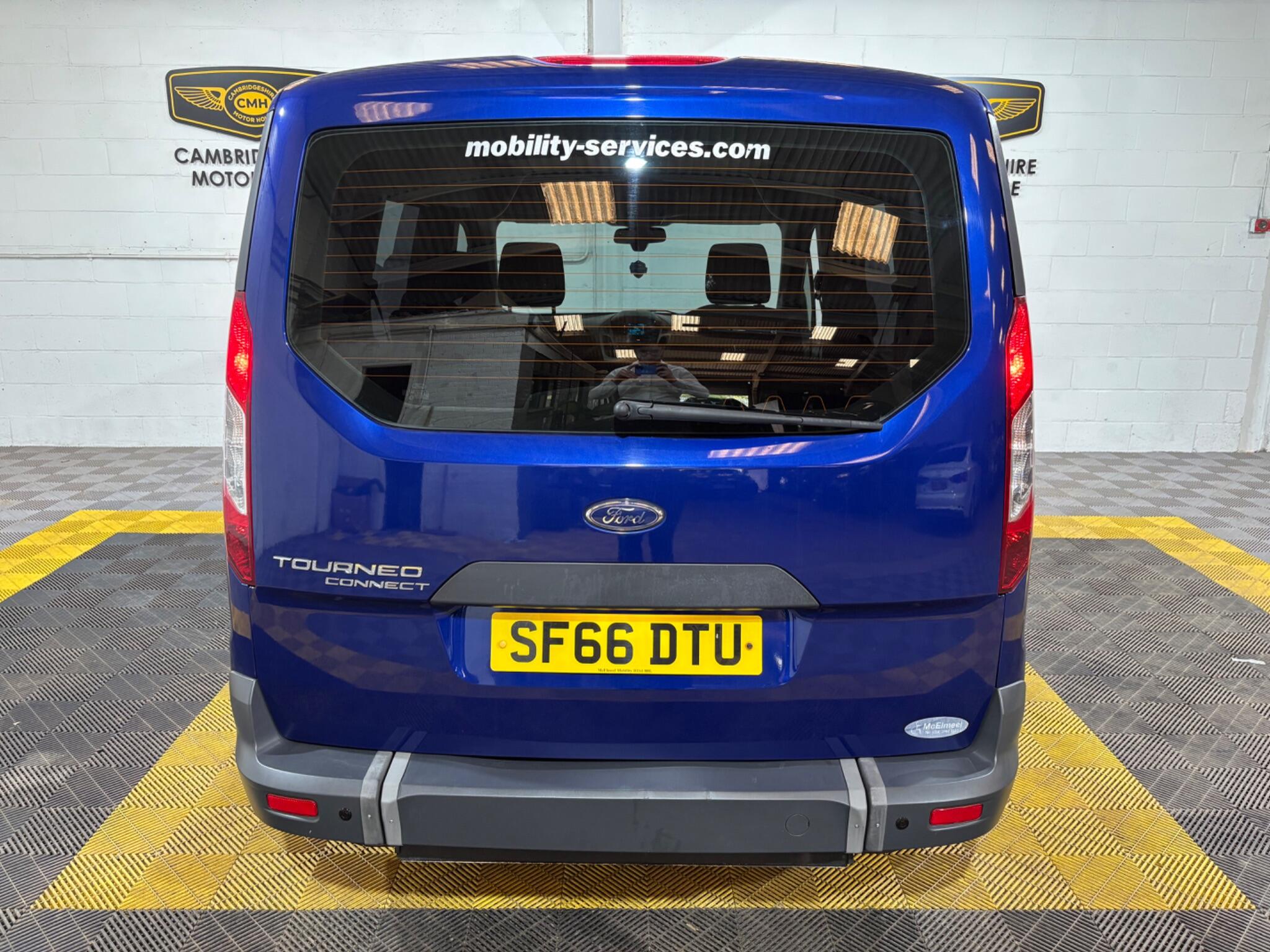 Ford Tourneo Connect view 45