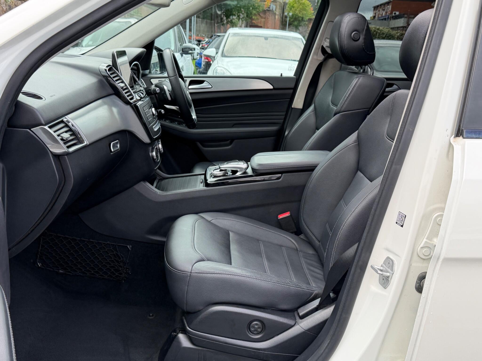 Mercedes-Benz GLE view 17