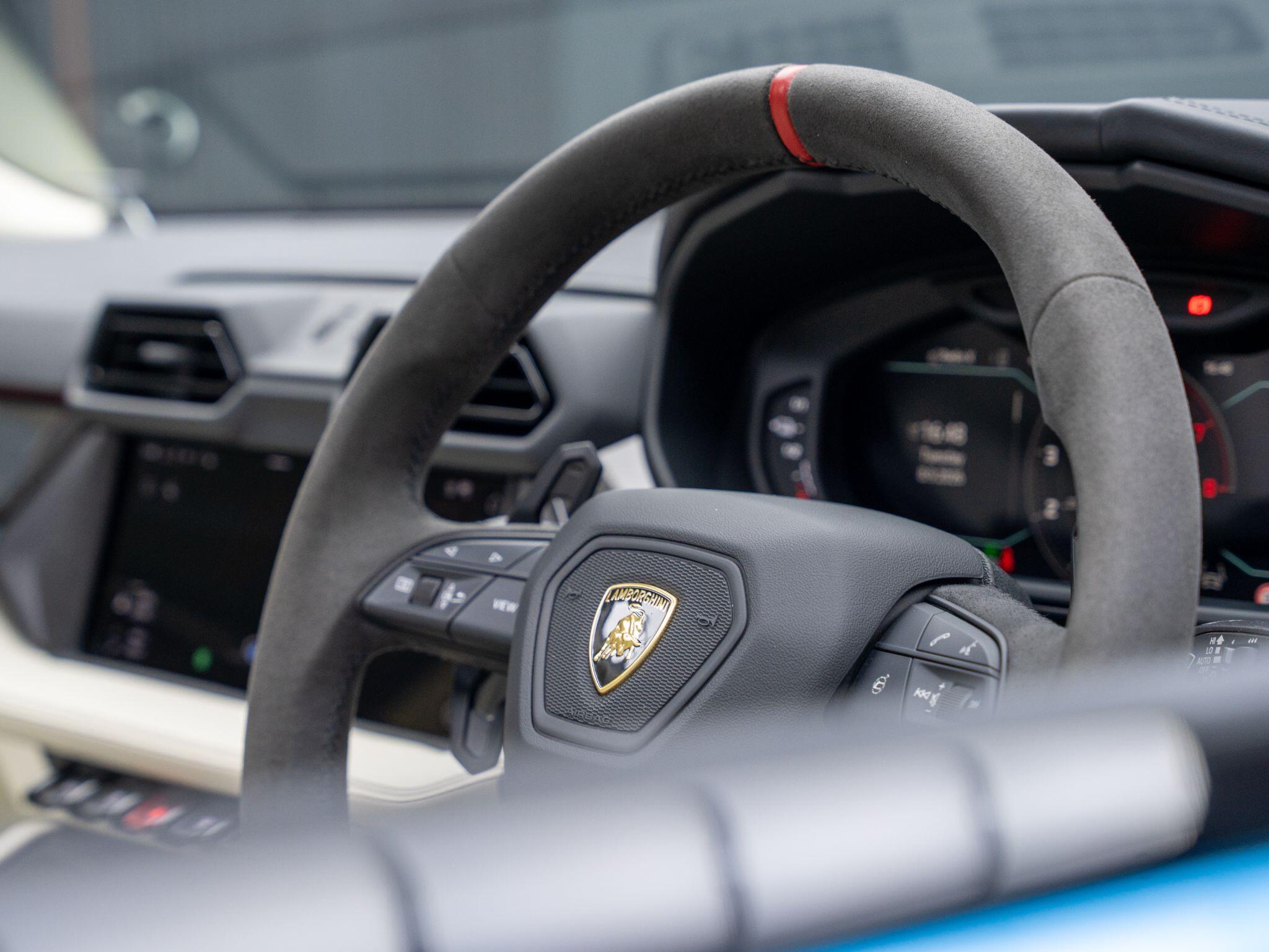 Lamborghini Urus view 48