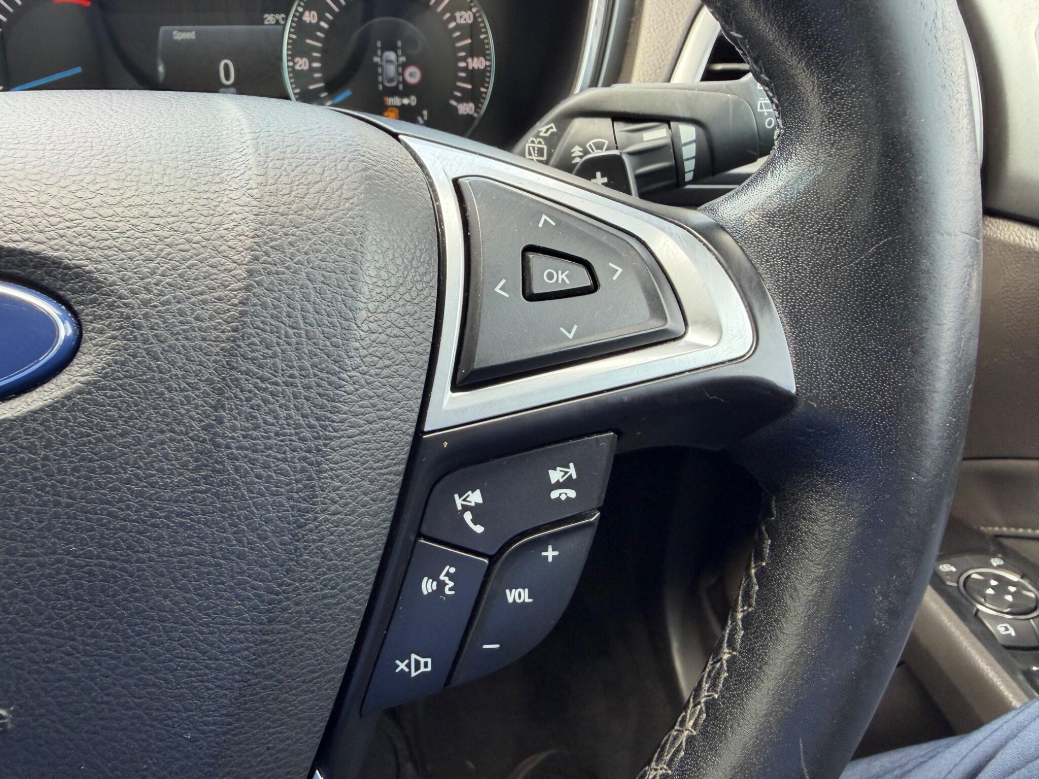 Ford Mondeo view 26