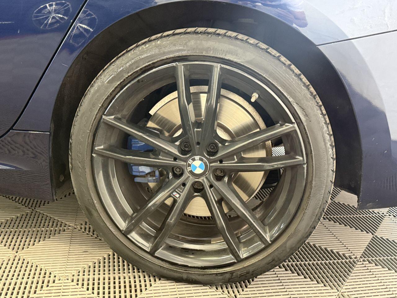 BMW 3 Series view 20