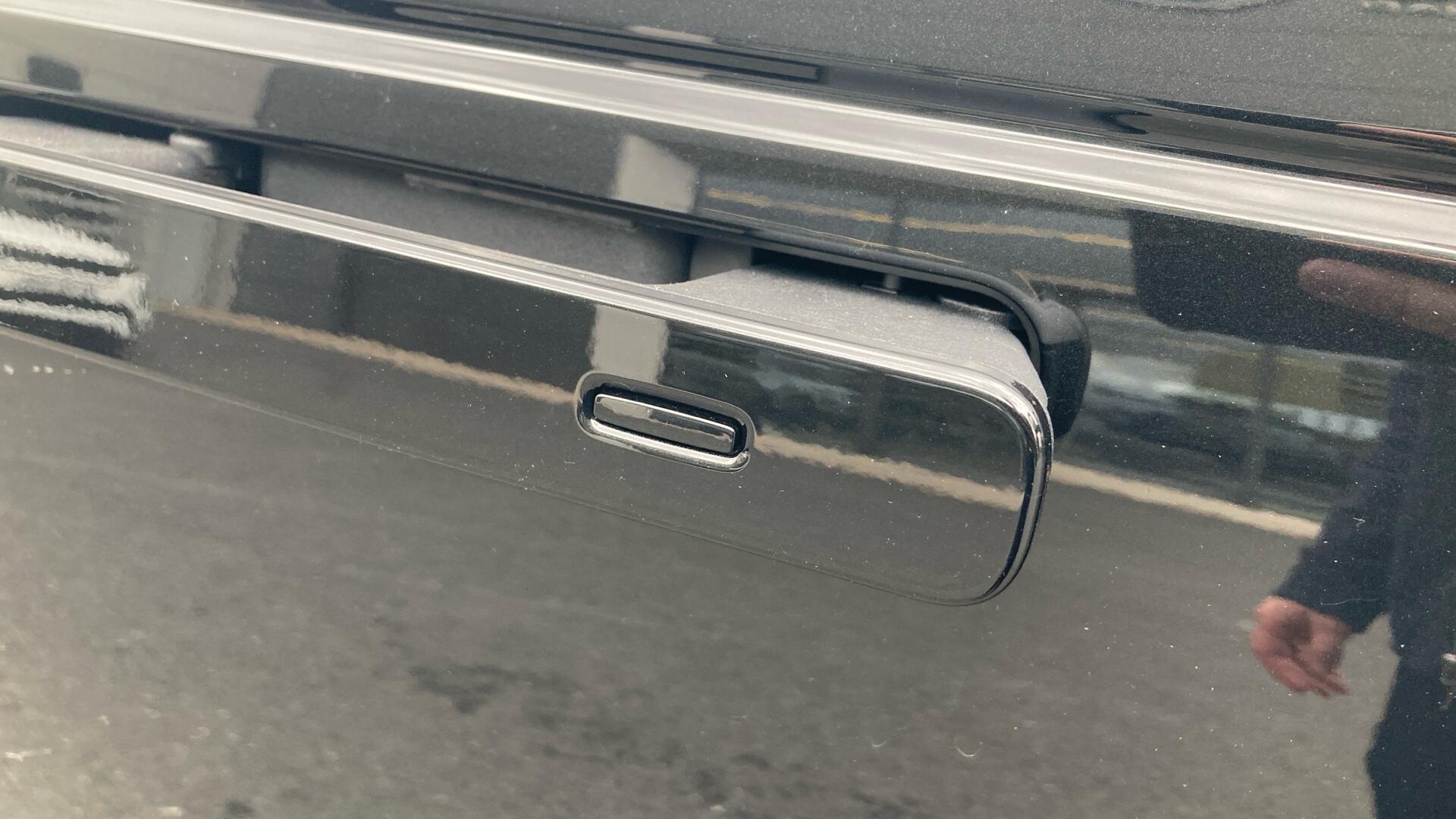 Land Rover Range Rover Velar view 33