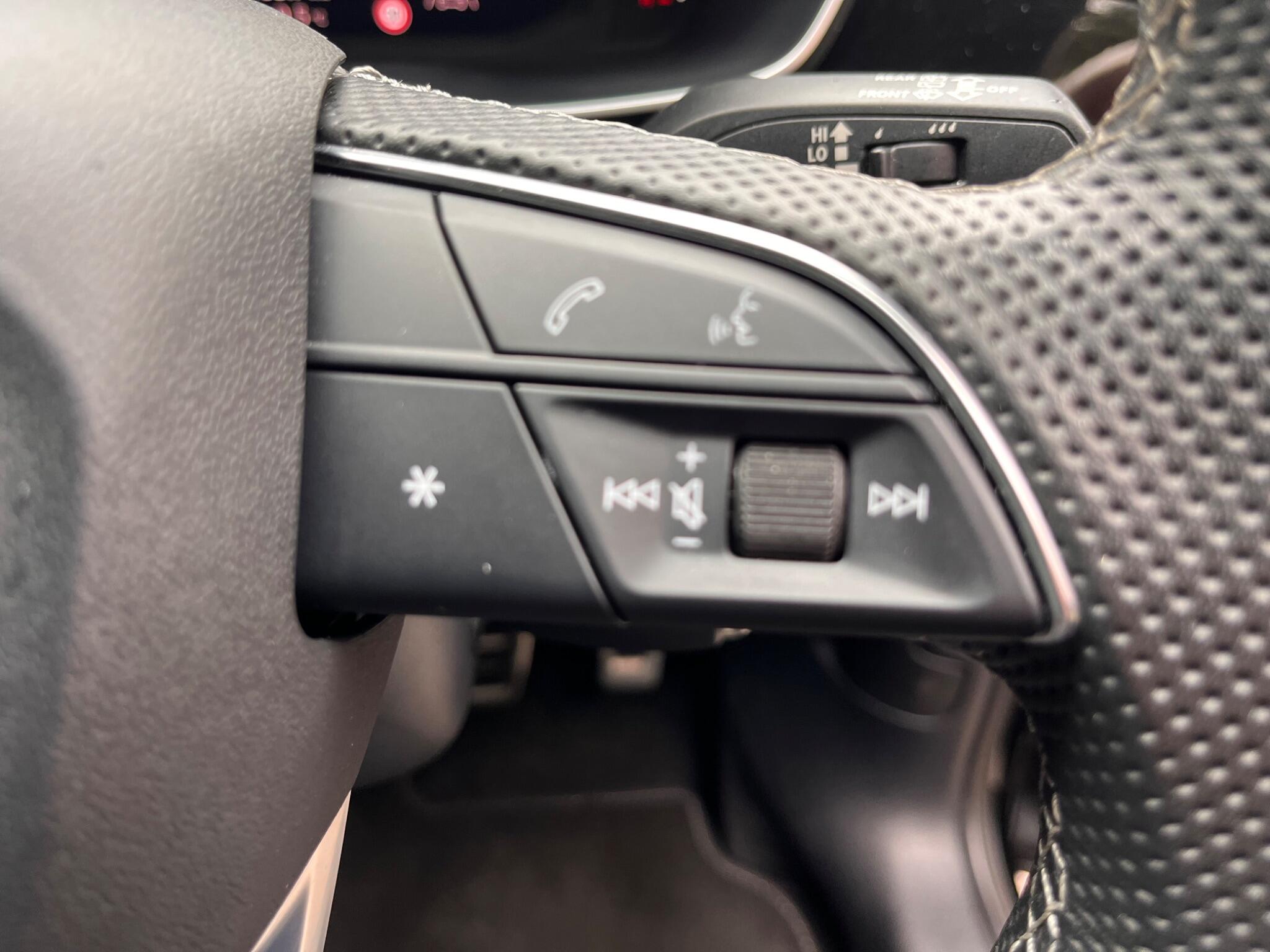 Audi Q3 view 30