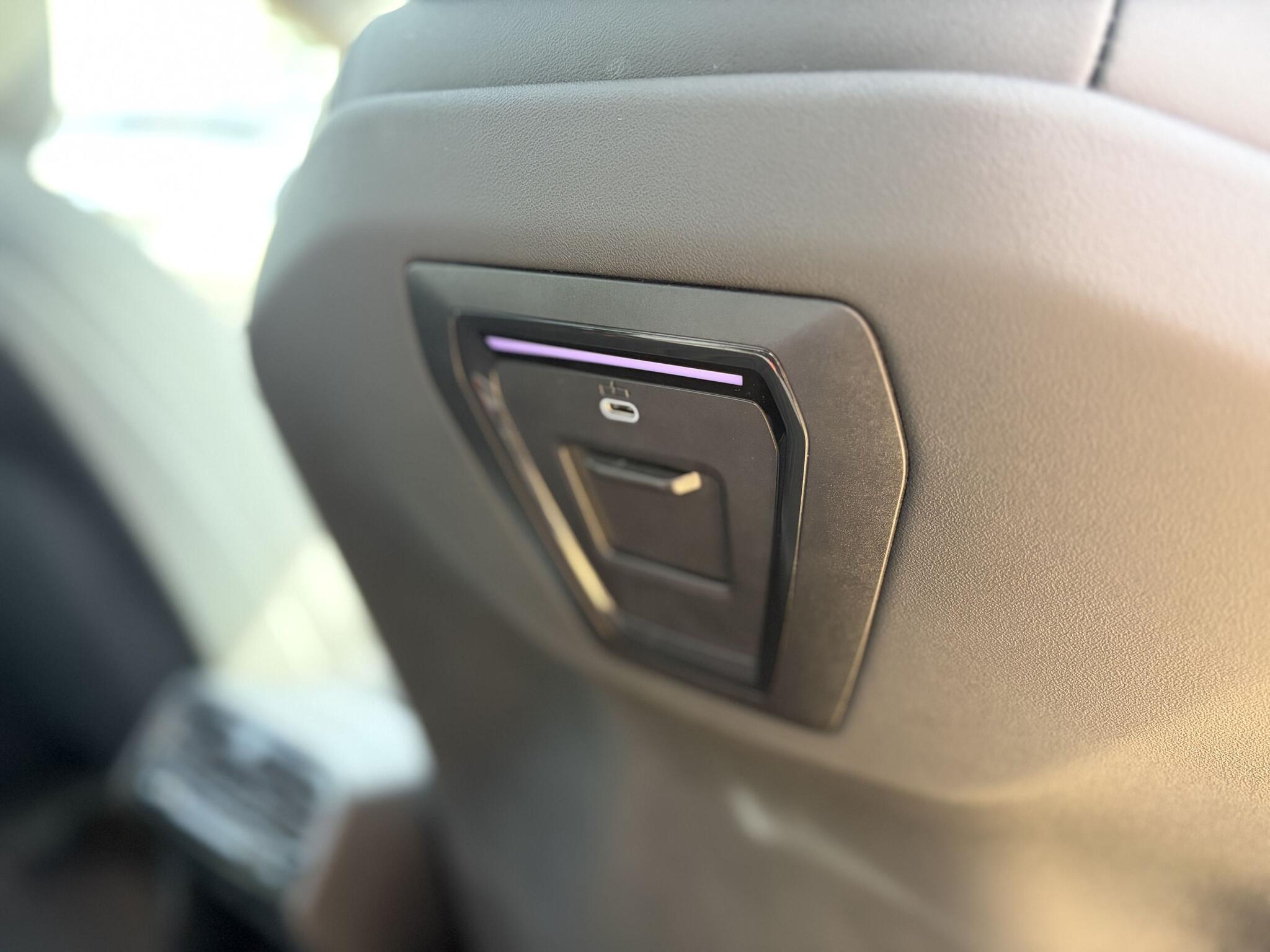 BMW 5 Series view 38