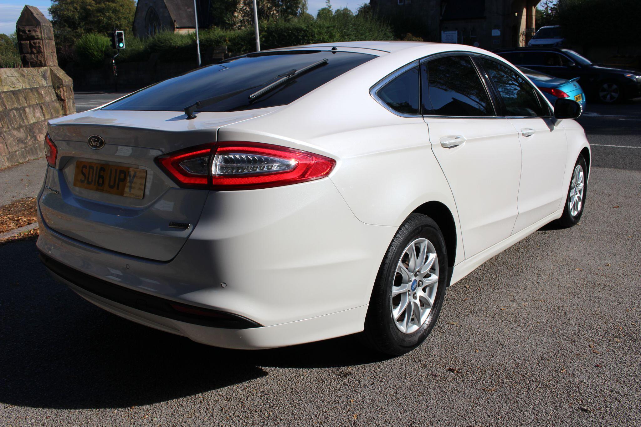 Ford Mondeo view 3