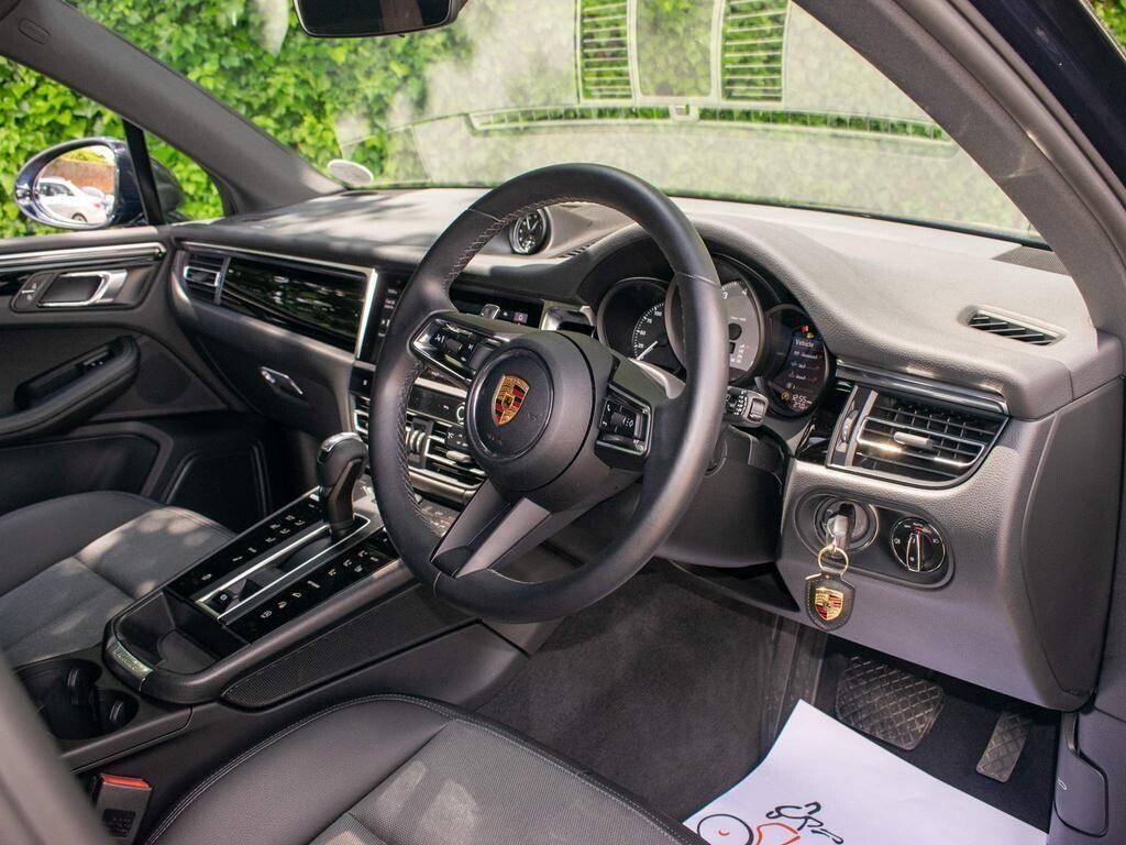 Porsche Macan view 27