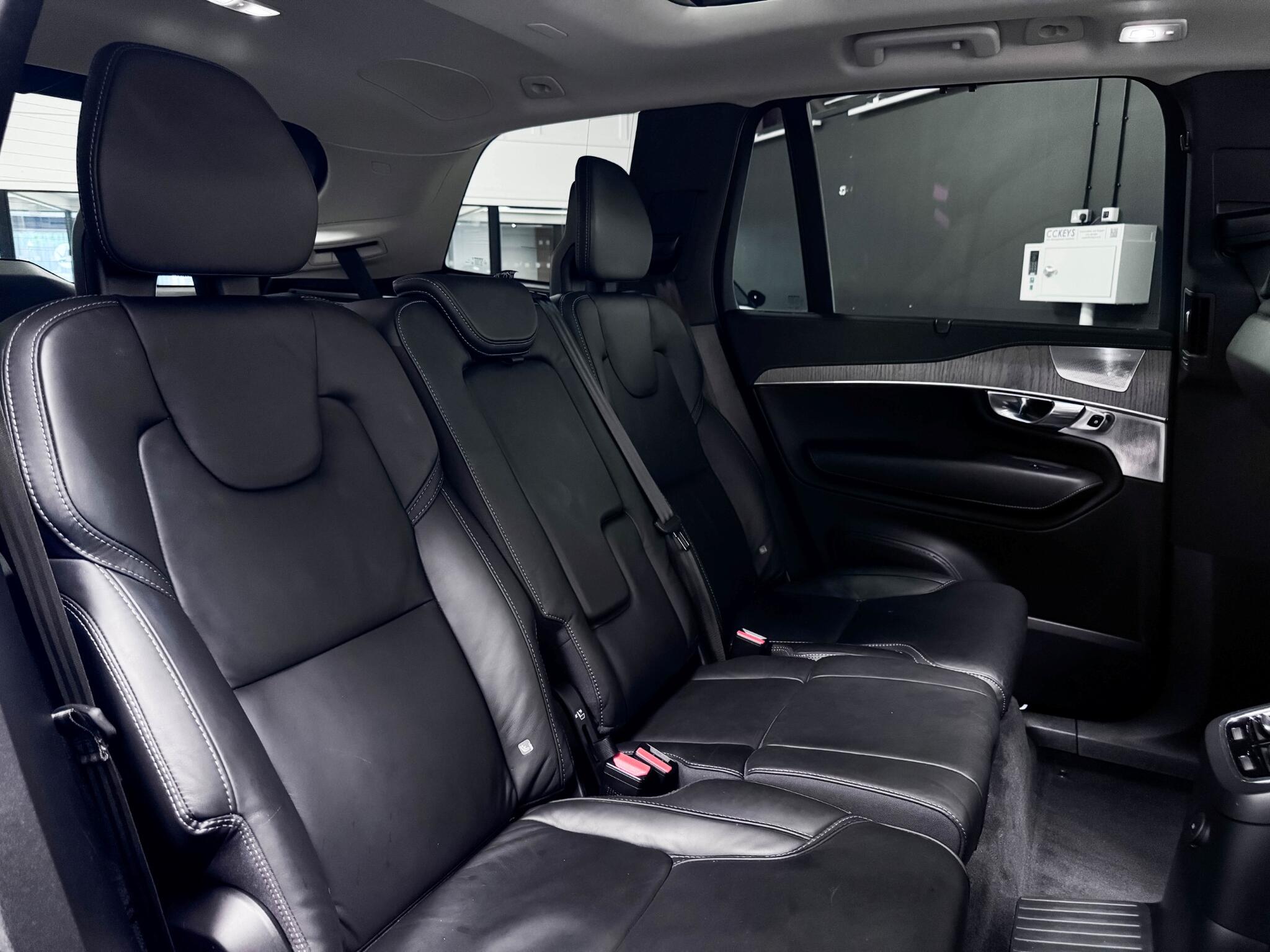 Volvo XC90 view 31