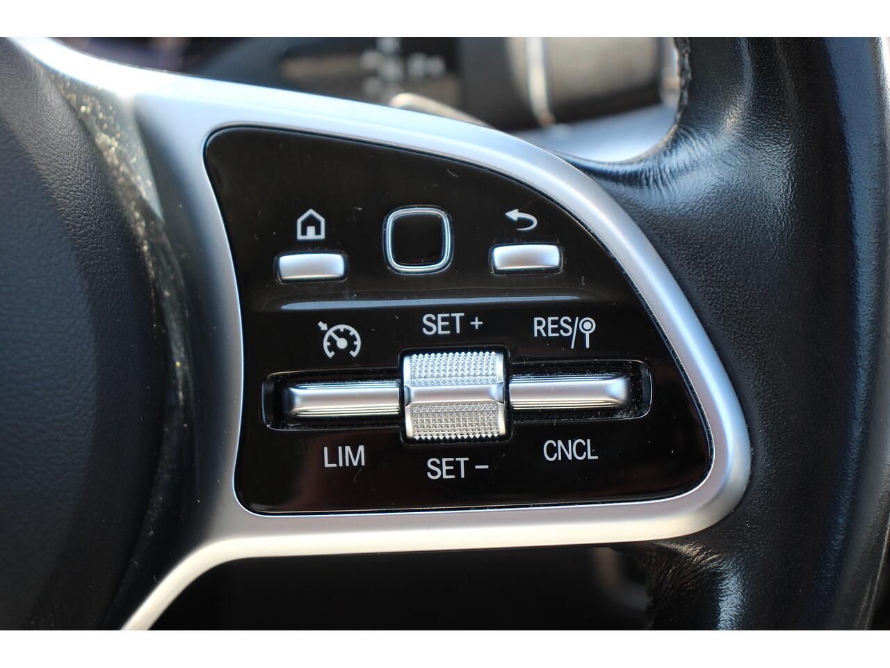 Mercedes-Benz E Class view 28