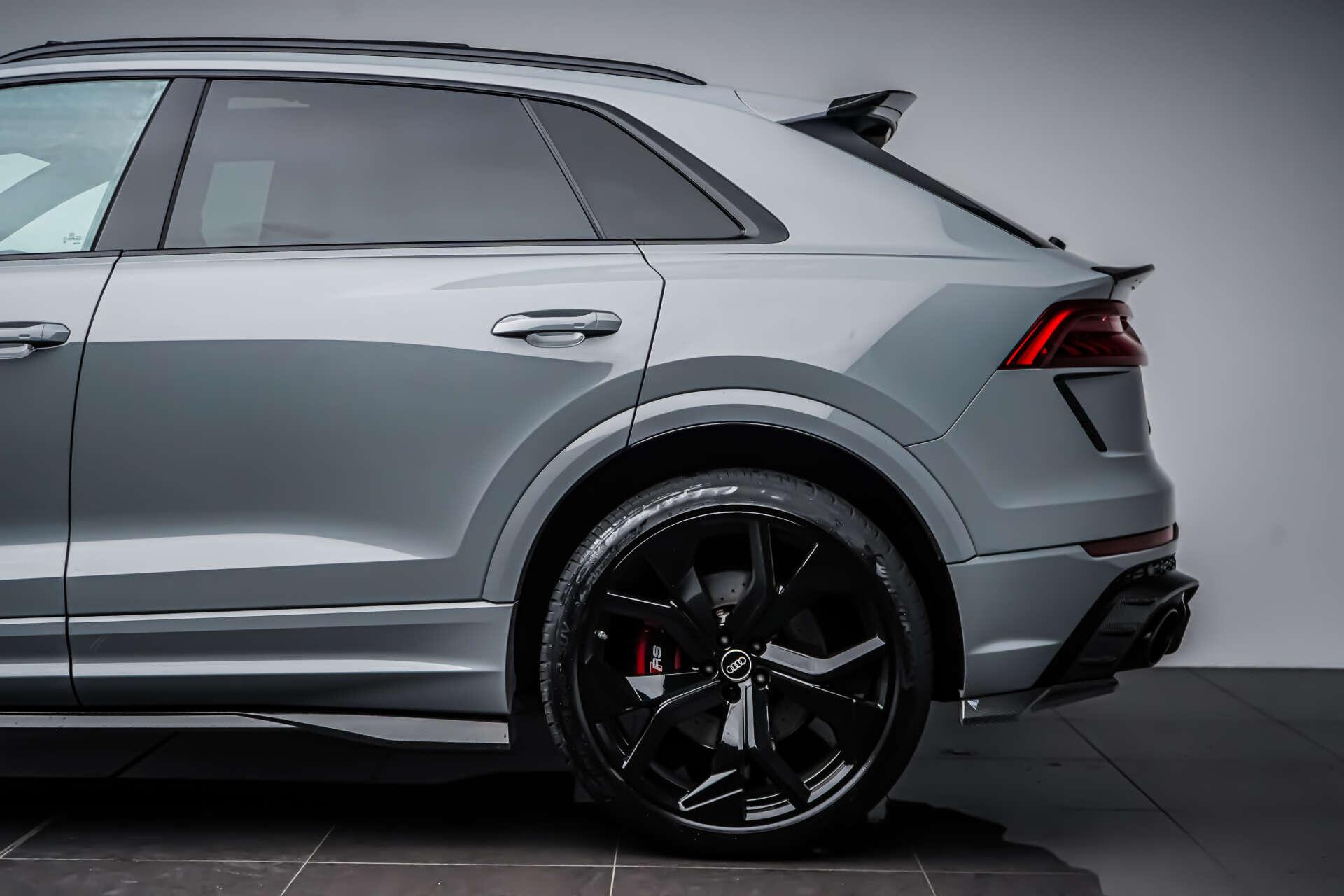 Audi RS Q8 view 13