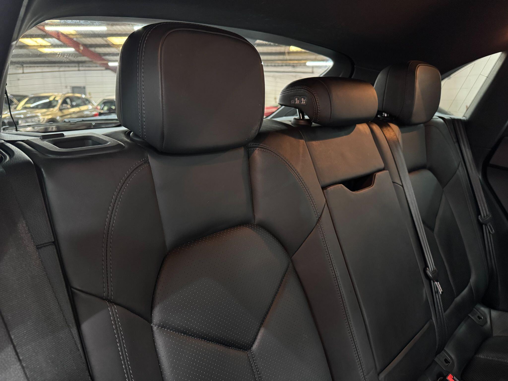 Porsche Macan view 68